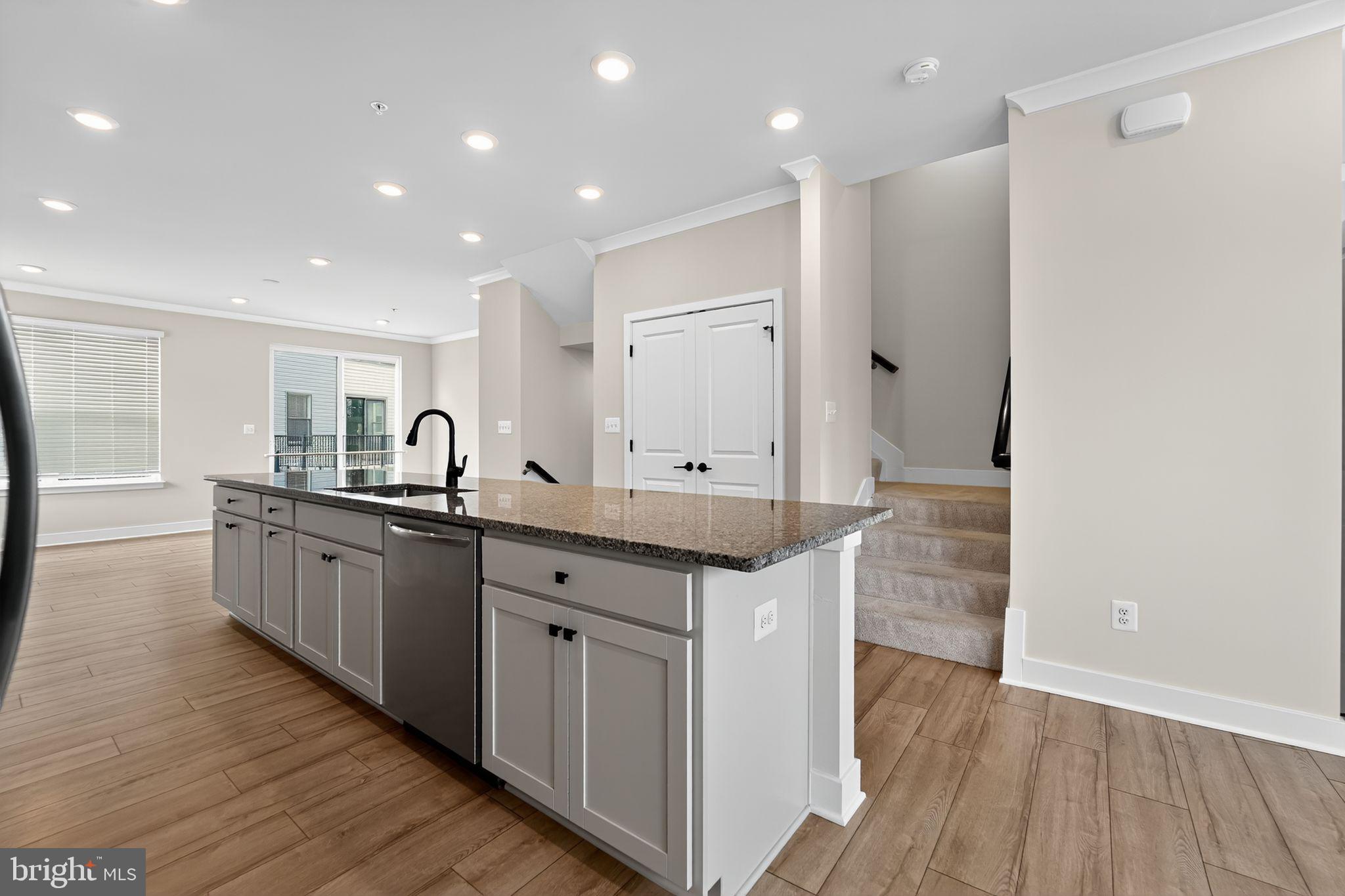 MEDFIELD - Residential