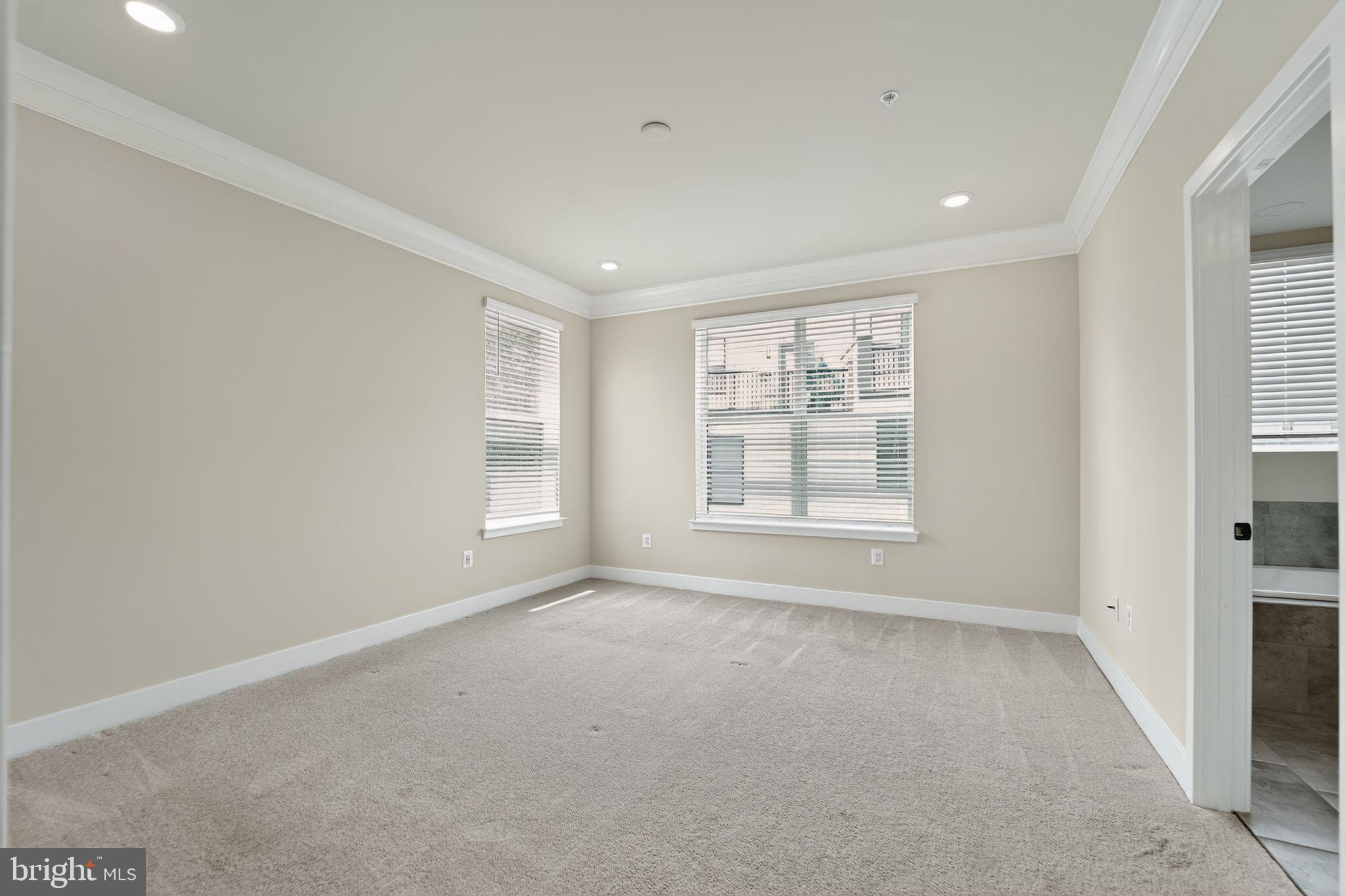 MEDFIELD - Residential