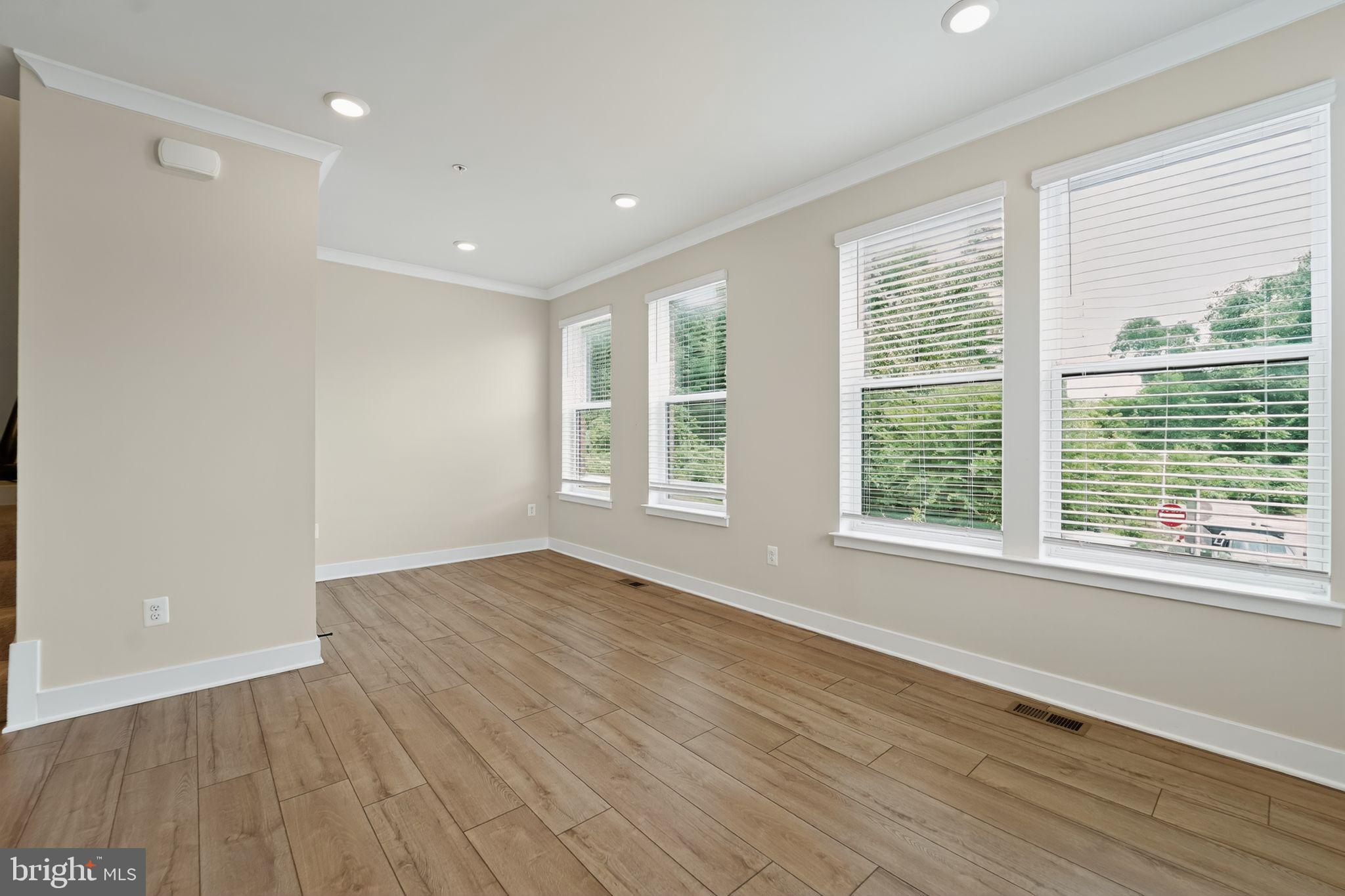 MEDFIELD - Residential