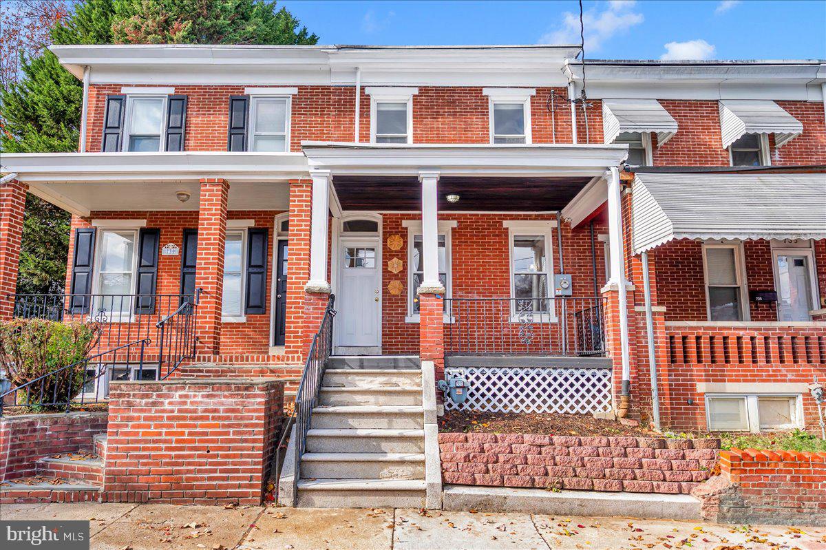 737 S HARRISON STREET