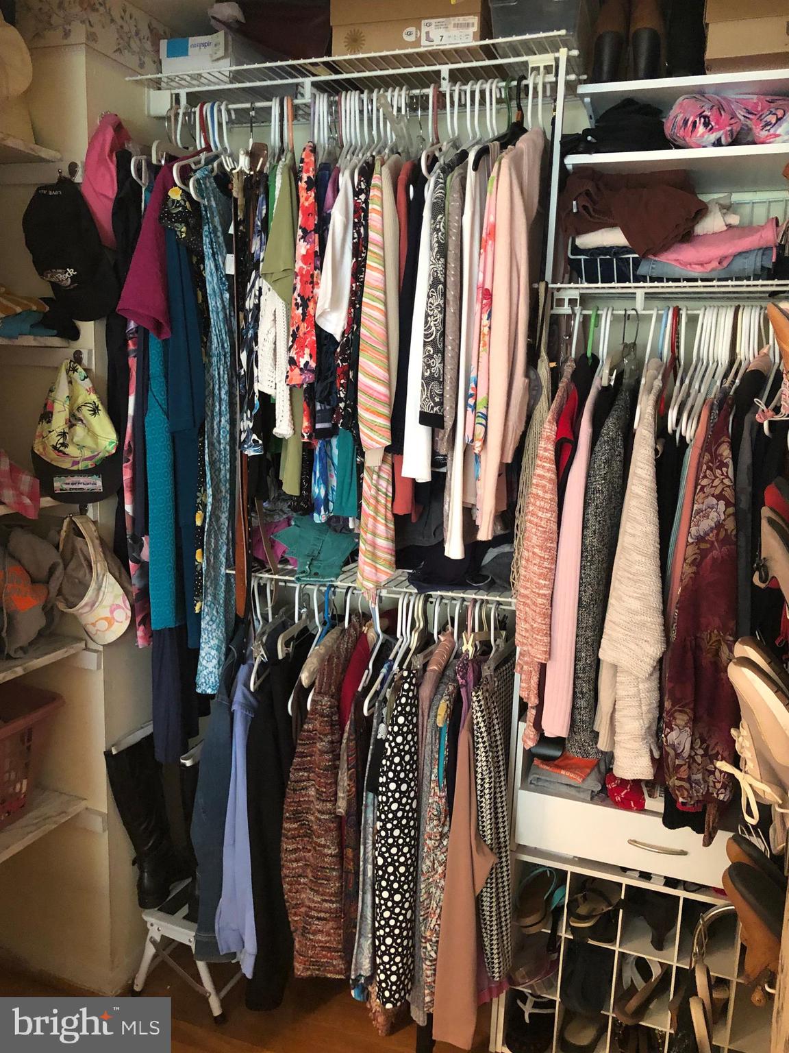 HOLLAND HILL - Residential