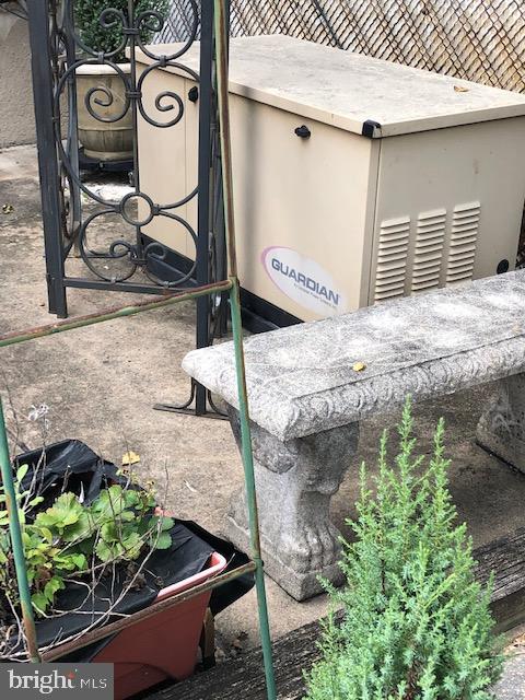 HOLLAND HILL - Residential