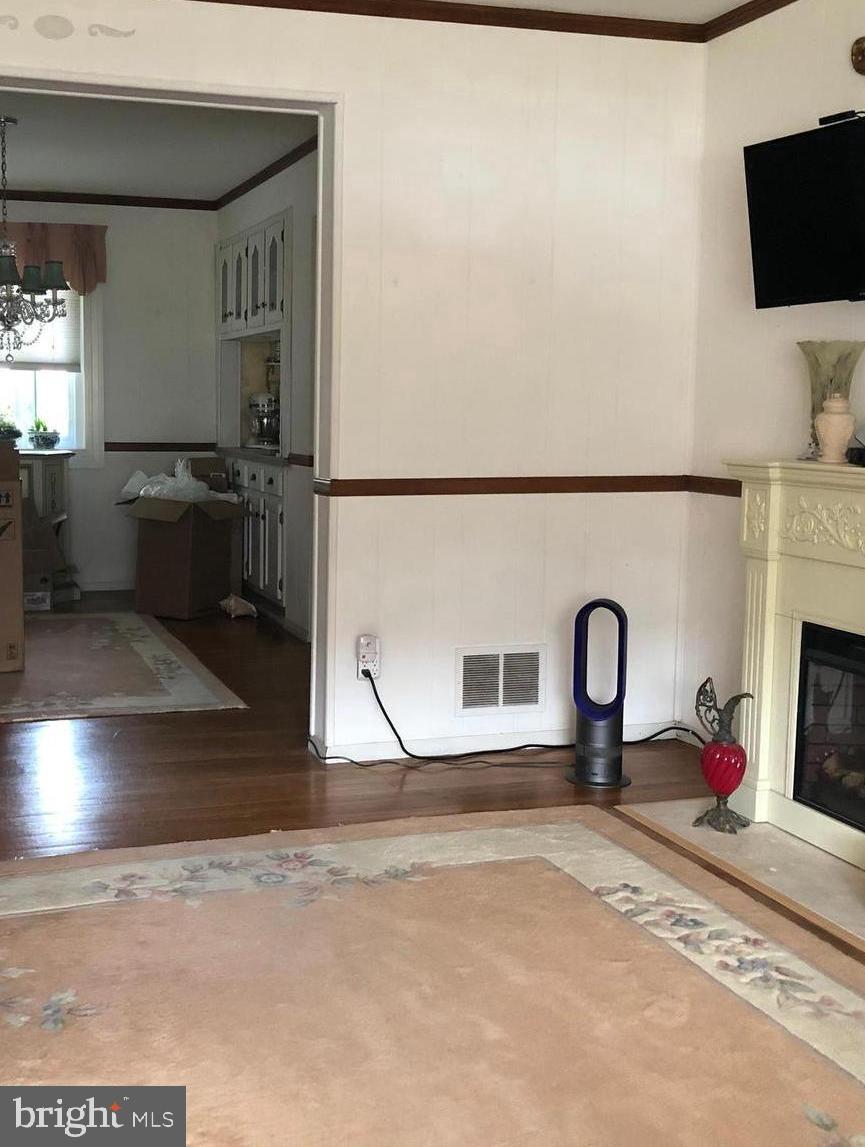 HOLLAND HILL - Residential