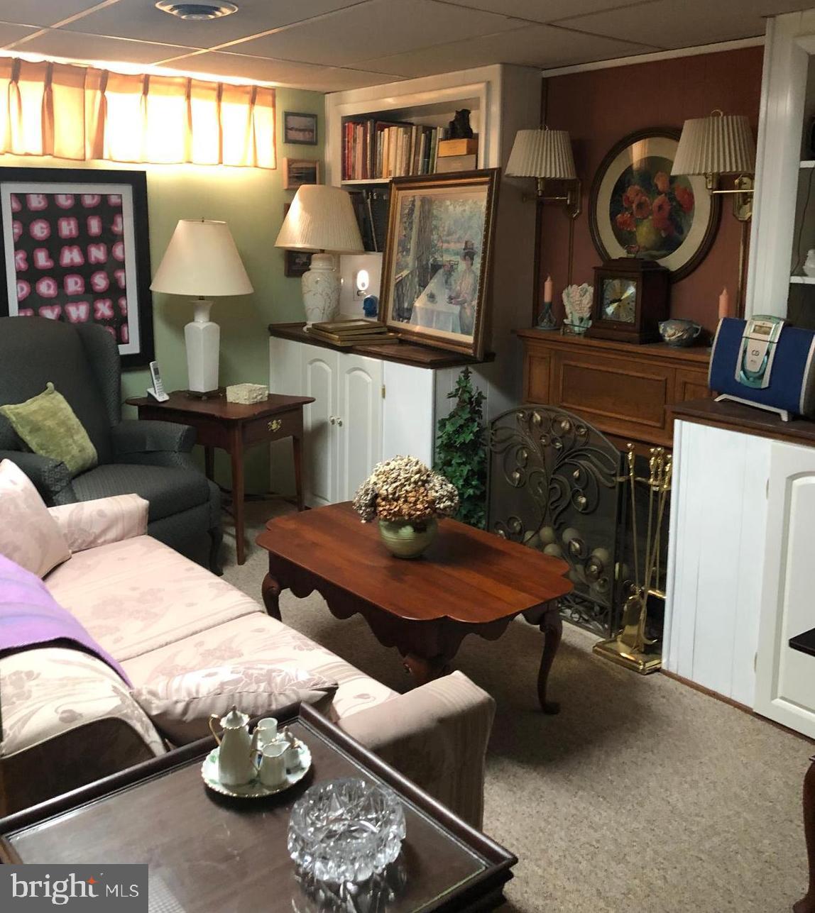 HOLLAND HILL - Residential