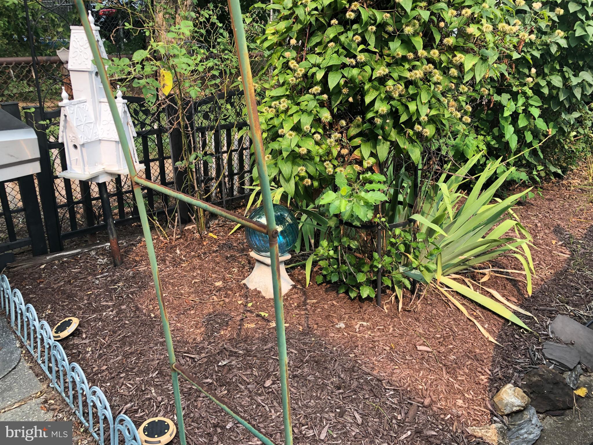 HOLLAND HILL - Residential