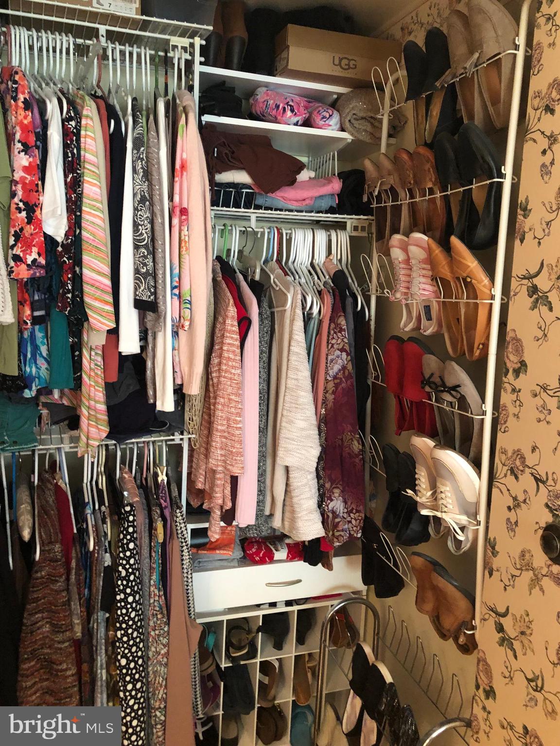 HOLLAND HILL - Residential