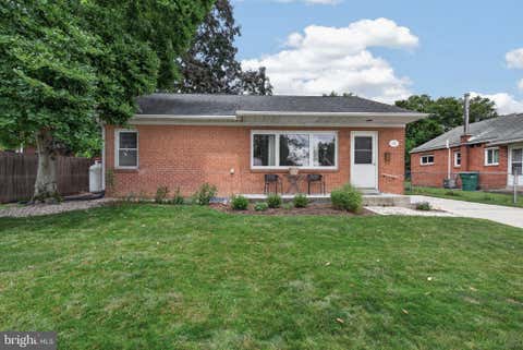 Homes For Sale - 14 Country Club Place<br/> CAMP HILL, PA 17011