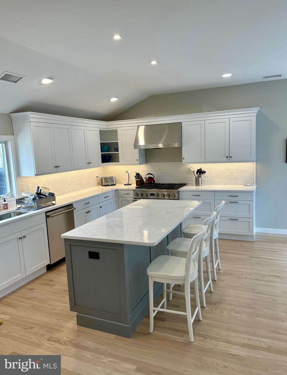 4 LONG BEACH BOULEVARD C C
