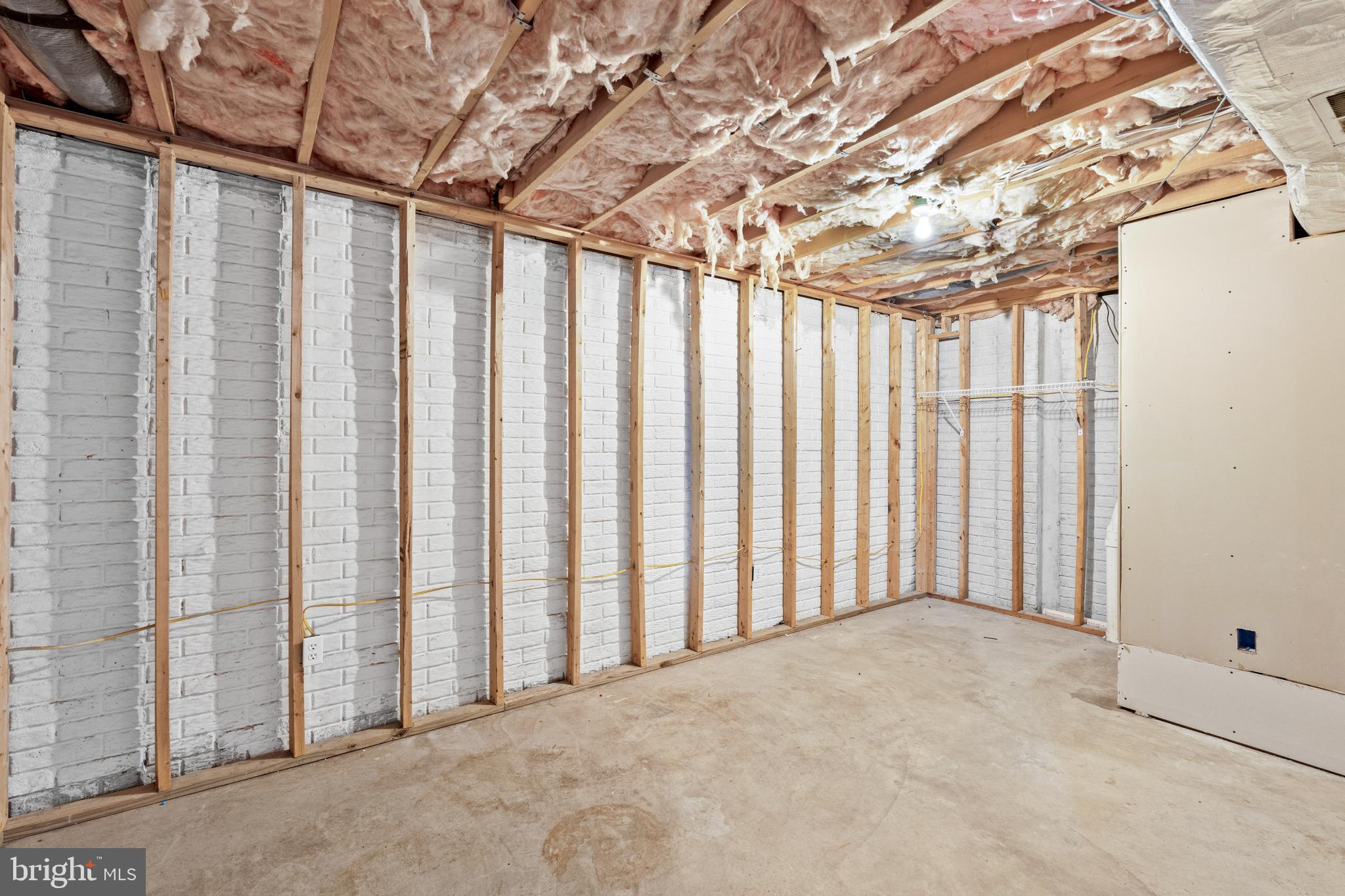 DOUGLAS OAKS - Residential