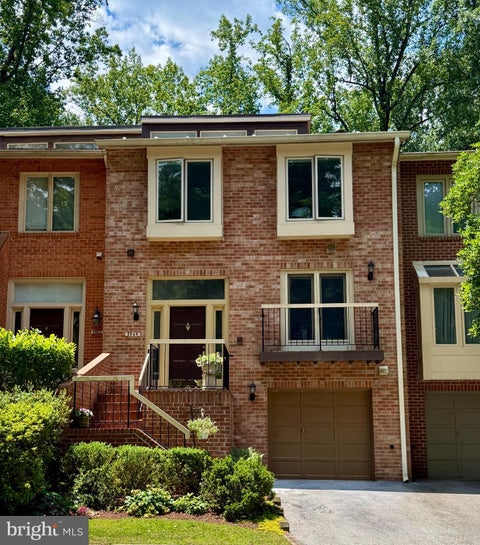 Townhouse For Sale - 5904 Valerian Lane<br/> ROCKVILLE, MD 20852