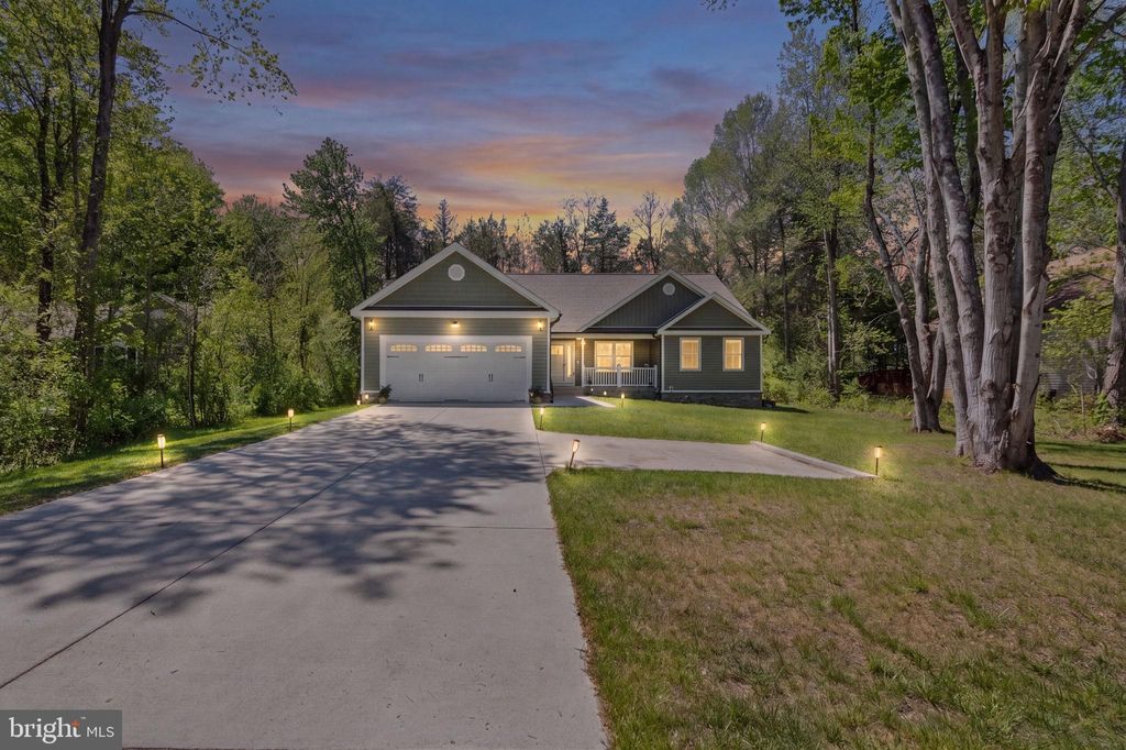 Photo of 1906 Lakeview Parkway, LOCUST GROVE, VA 22508 (MLS # VAOR2013918)