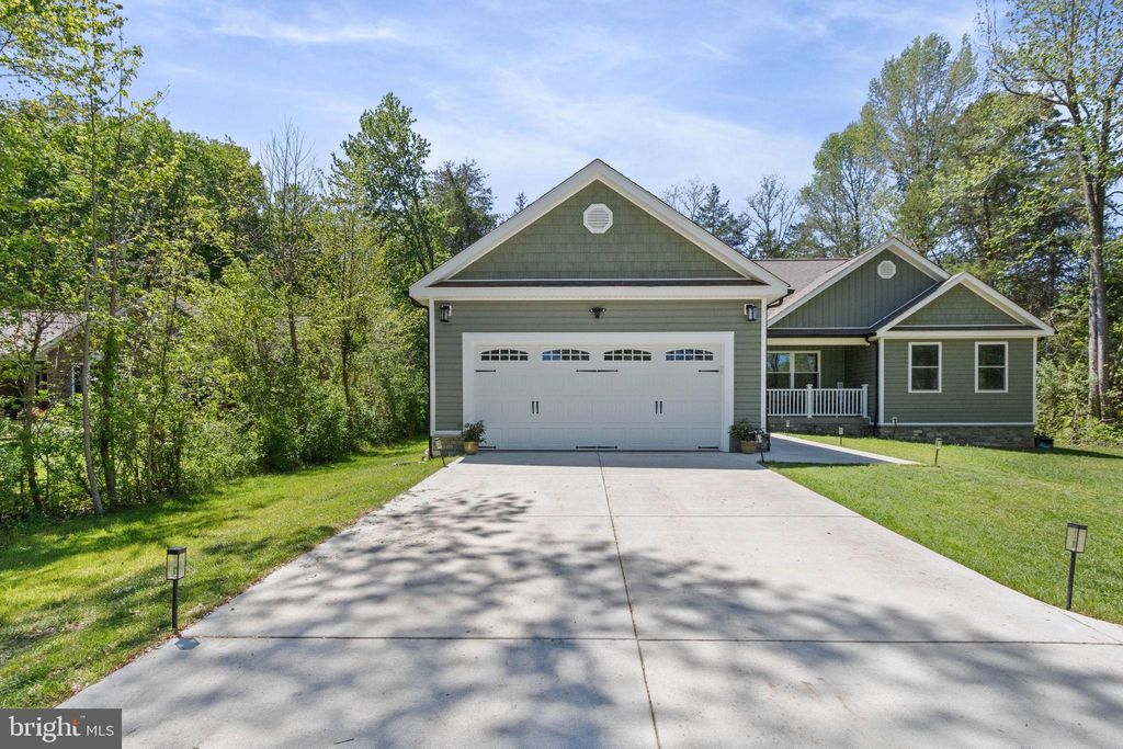 Photo of 1906 Lakeview Parkway, LOCUST GROVE, VA 22508 (MLS # VAOR2013918)