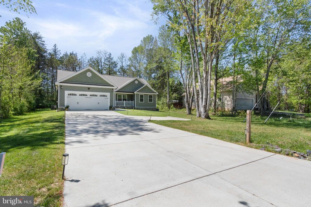 Photo of 1906 Lakeview Parkway, LOCUST GROVE, VA 22508 (MLS # VAOR2013918)