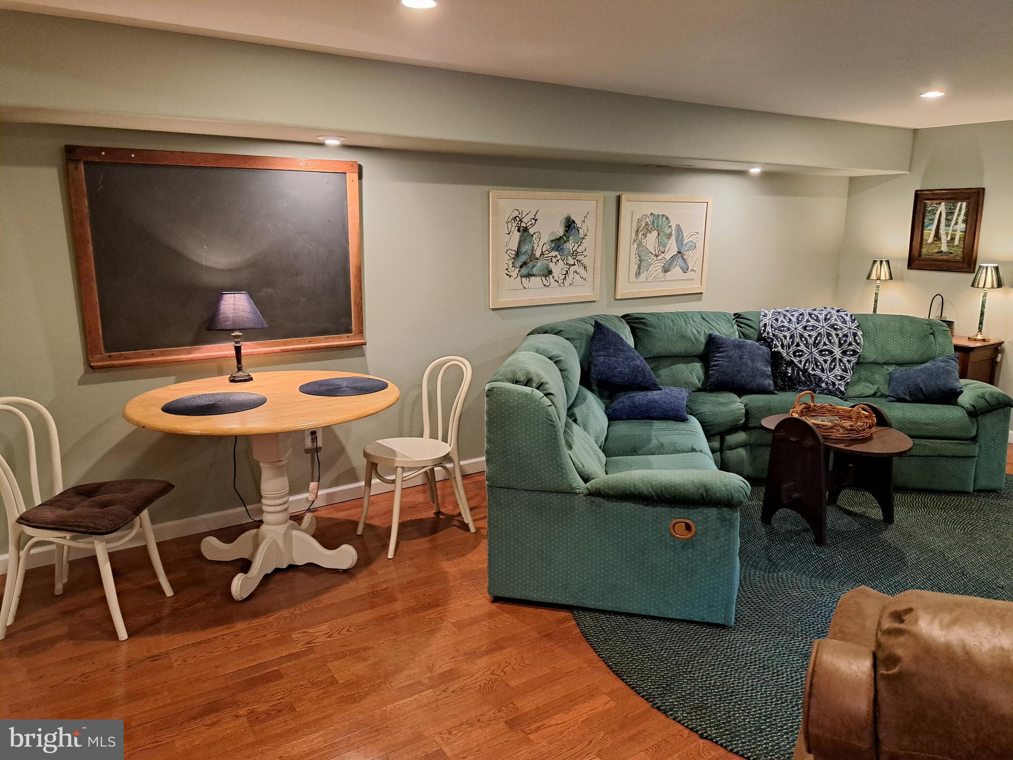 FOX POINT - Residential Lease