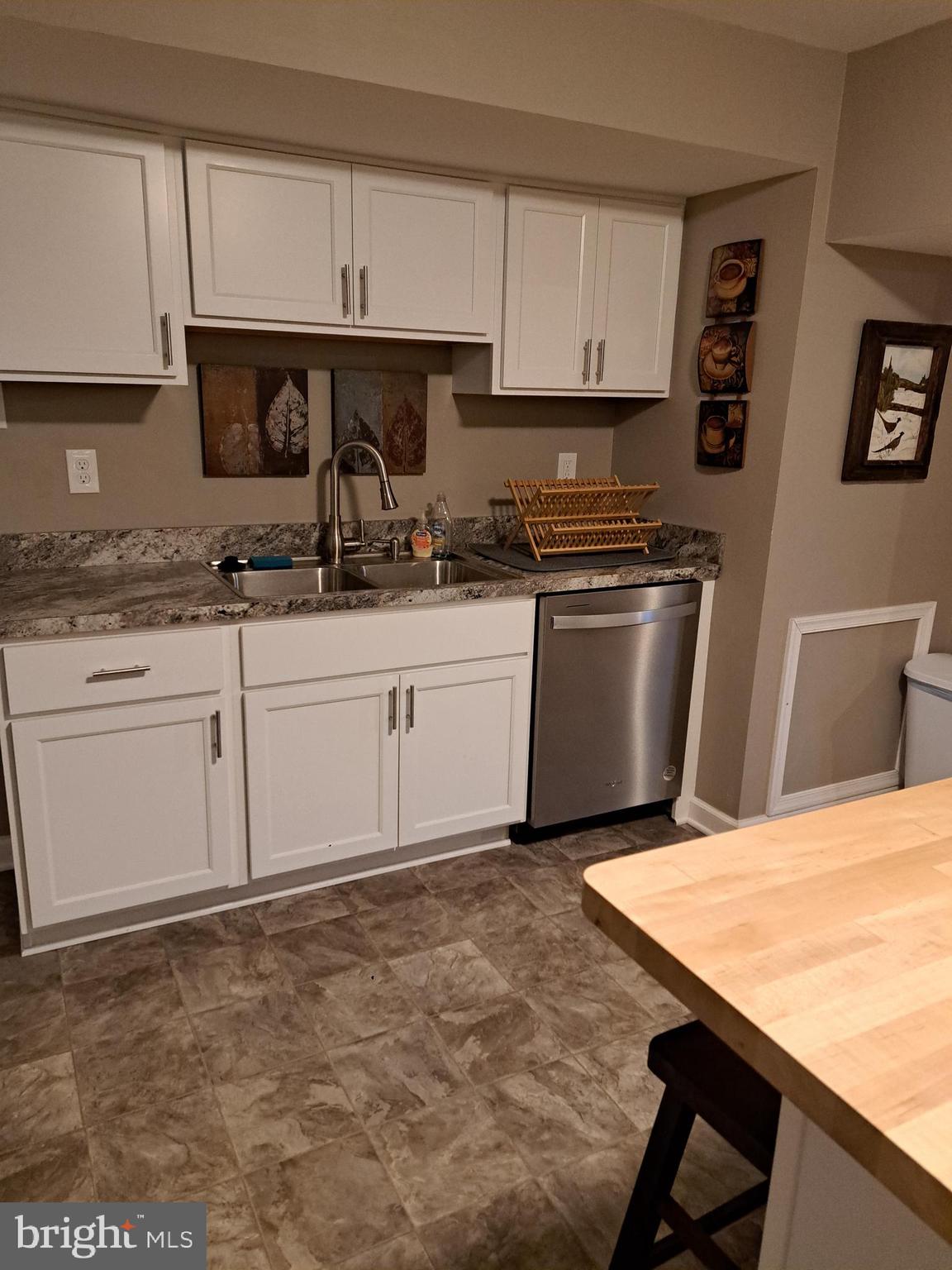 FOX POINT - Residential Lease