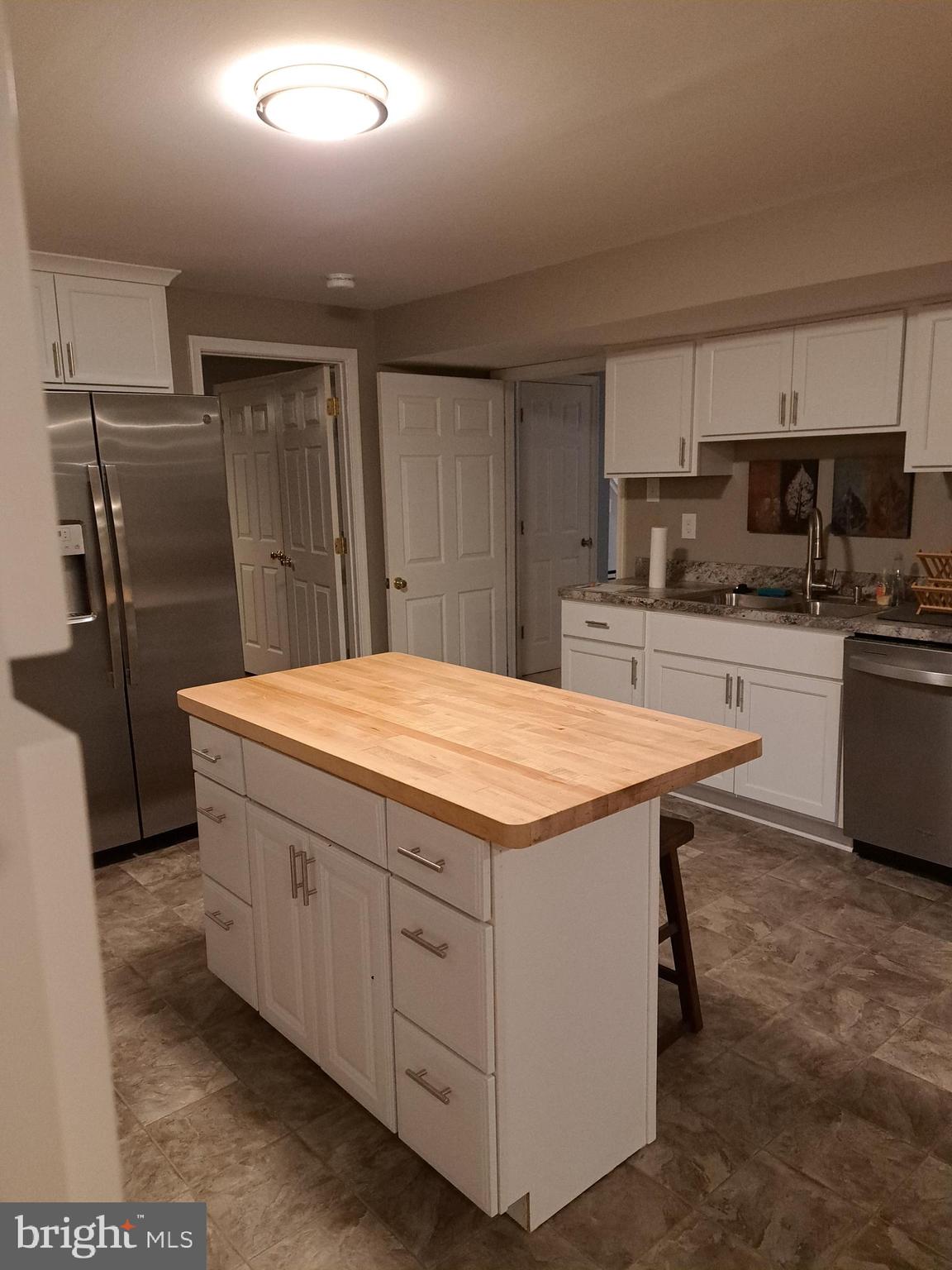 FOX POINT - Residential Lease