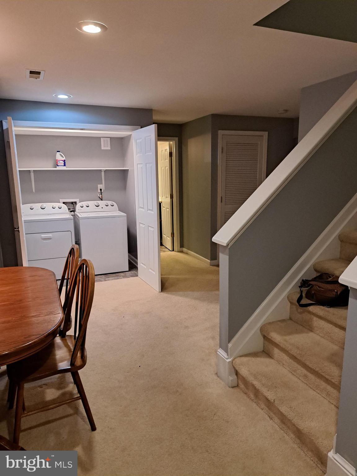 FOX POINT - Residential Lease