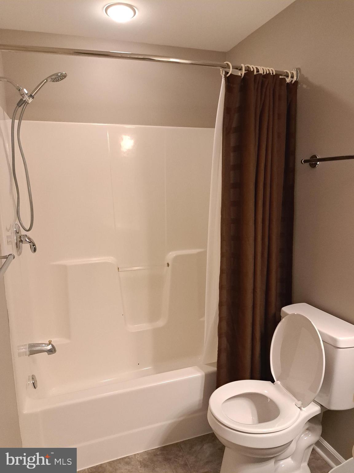 FOX POINT - Residential Lease