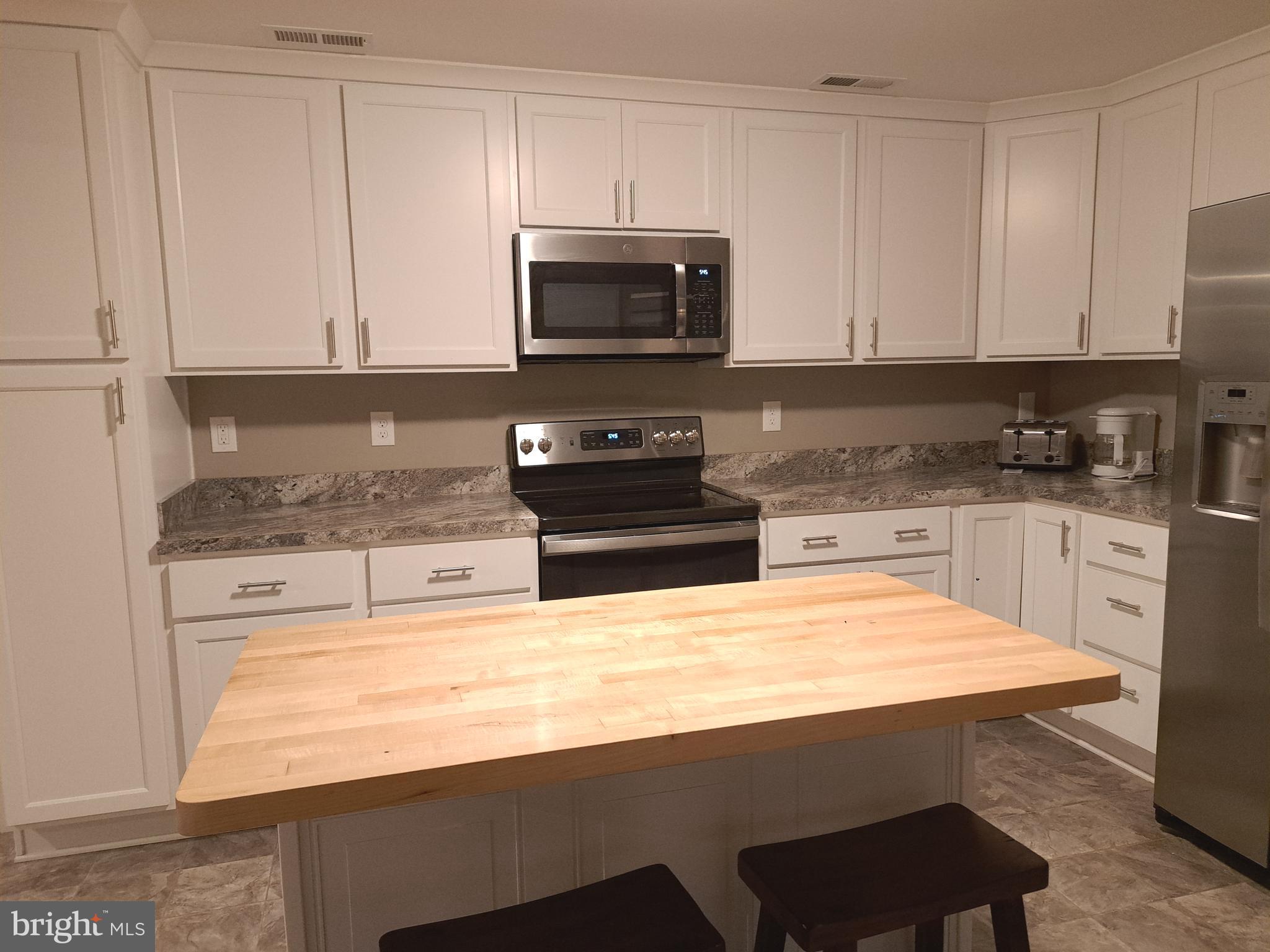 FOX POINT - Residential Lease