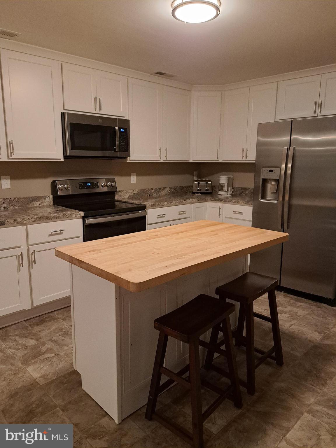 FOX POINT - Residential Lease