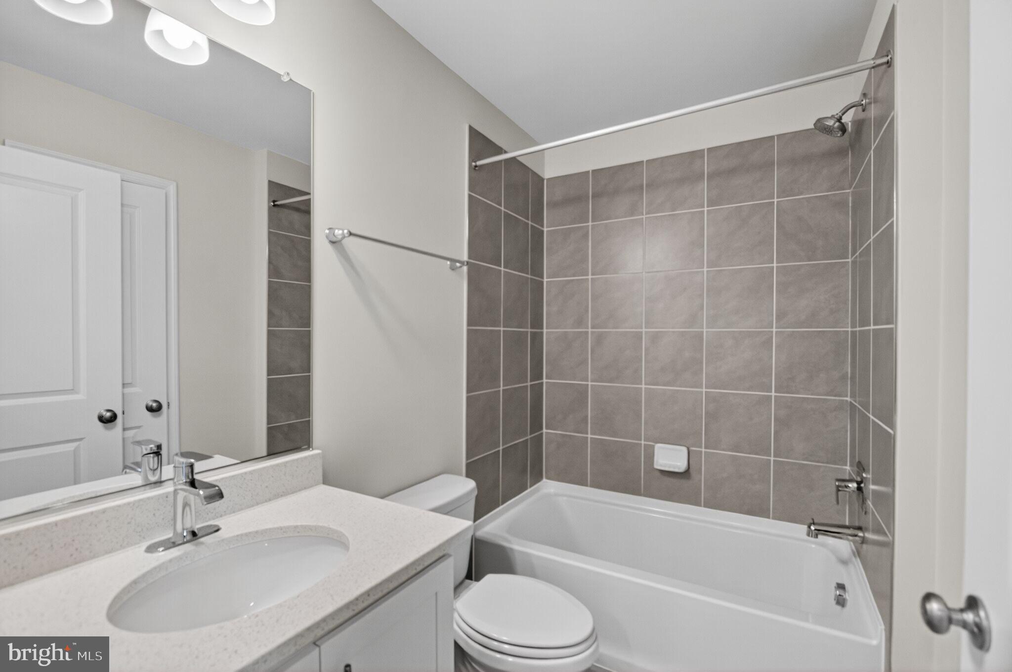 RENN QUARTER - Residential Lease