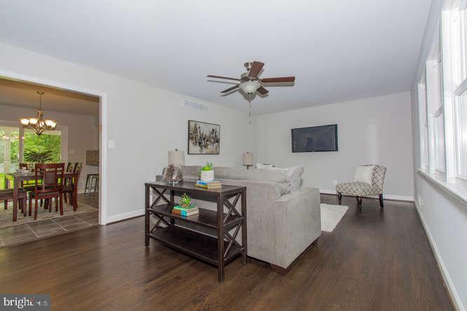 SELBY GROVE - Residential