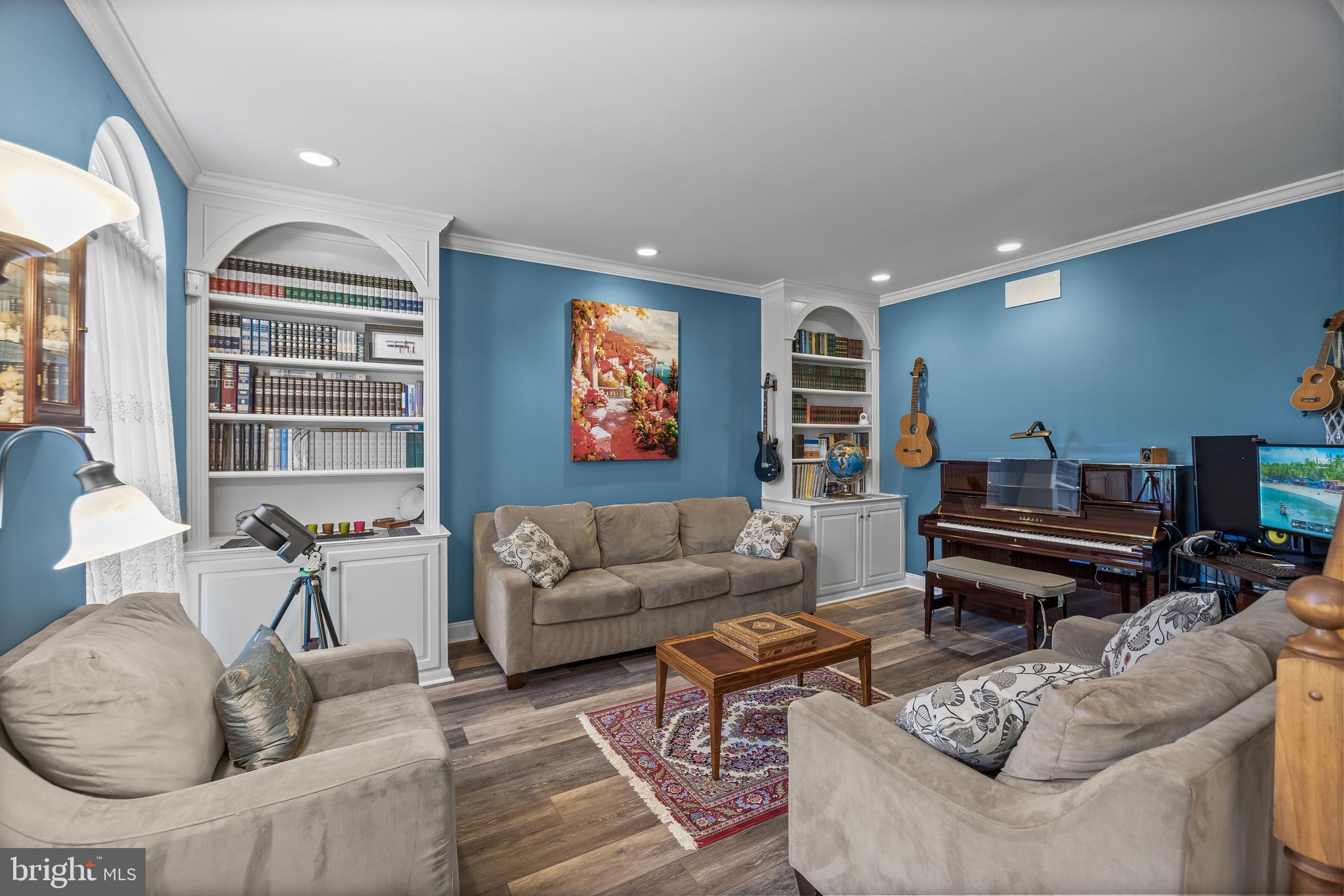 6 TURNBERRY COURT