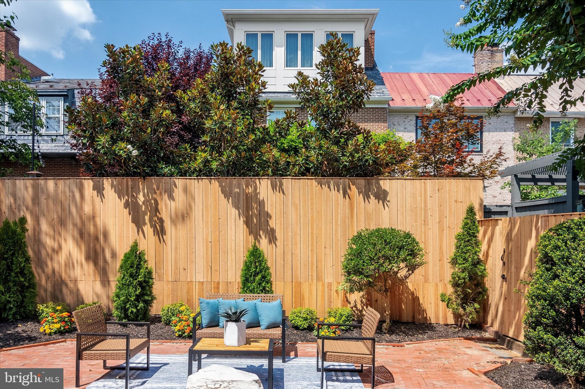 OLD TOWN ALEXANDRIA - Residential