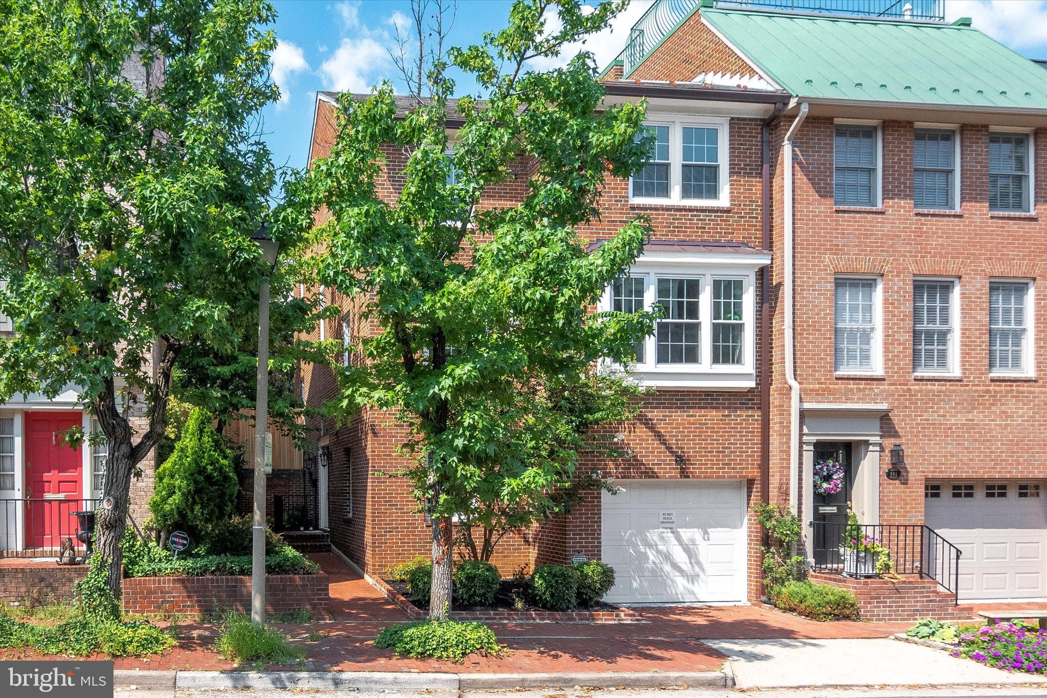 OLD TOWN ALEXANDRIA - Residential