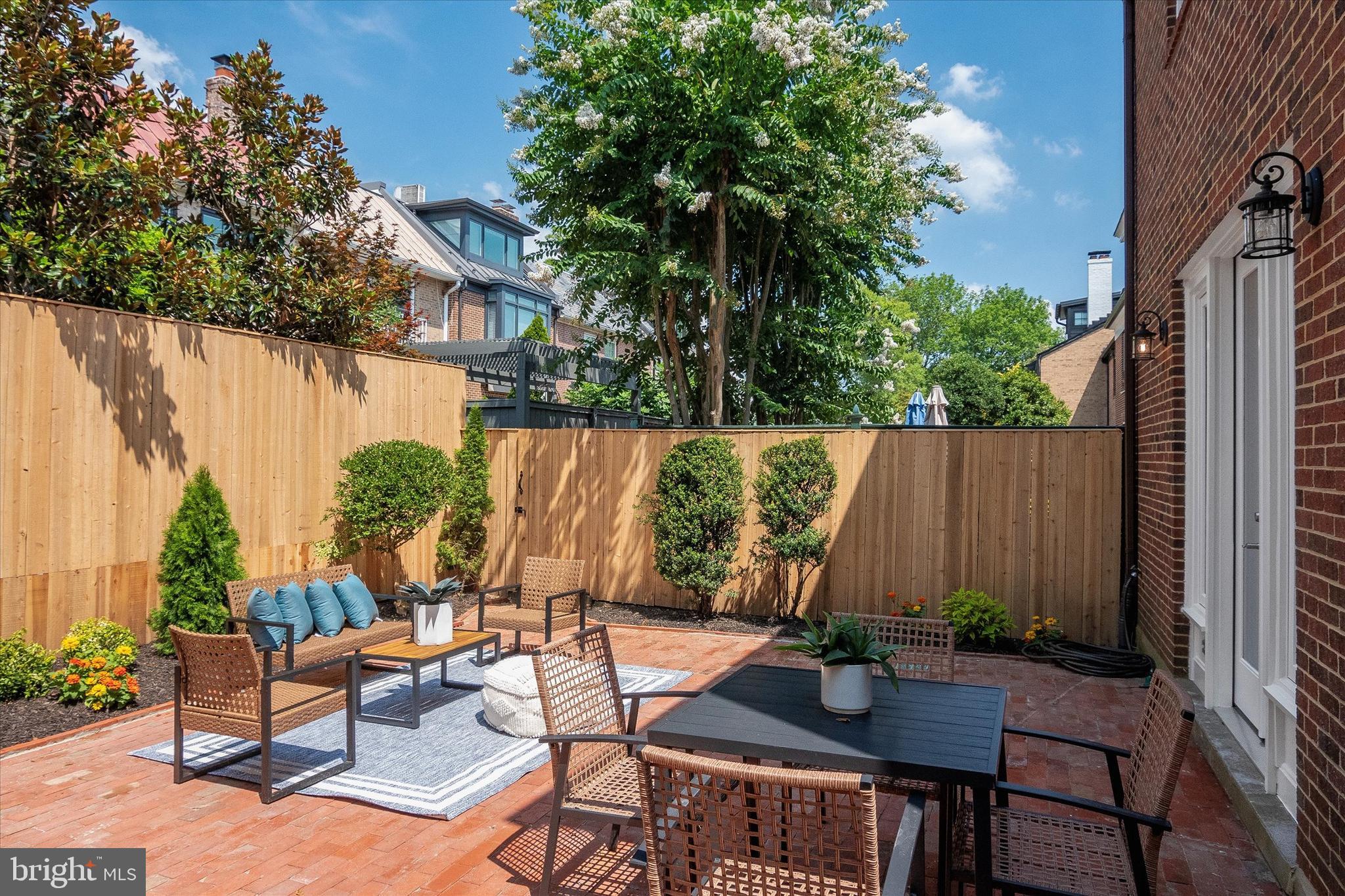 OLD TOWN ALEXANDRIA - Residential