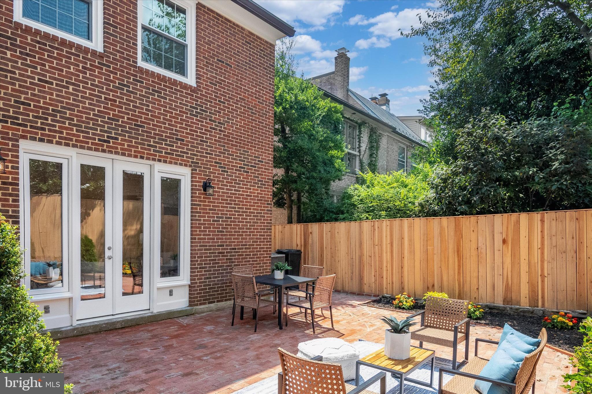 OLD TOWN ALEXANDRIA - Residential