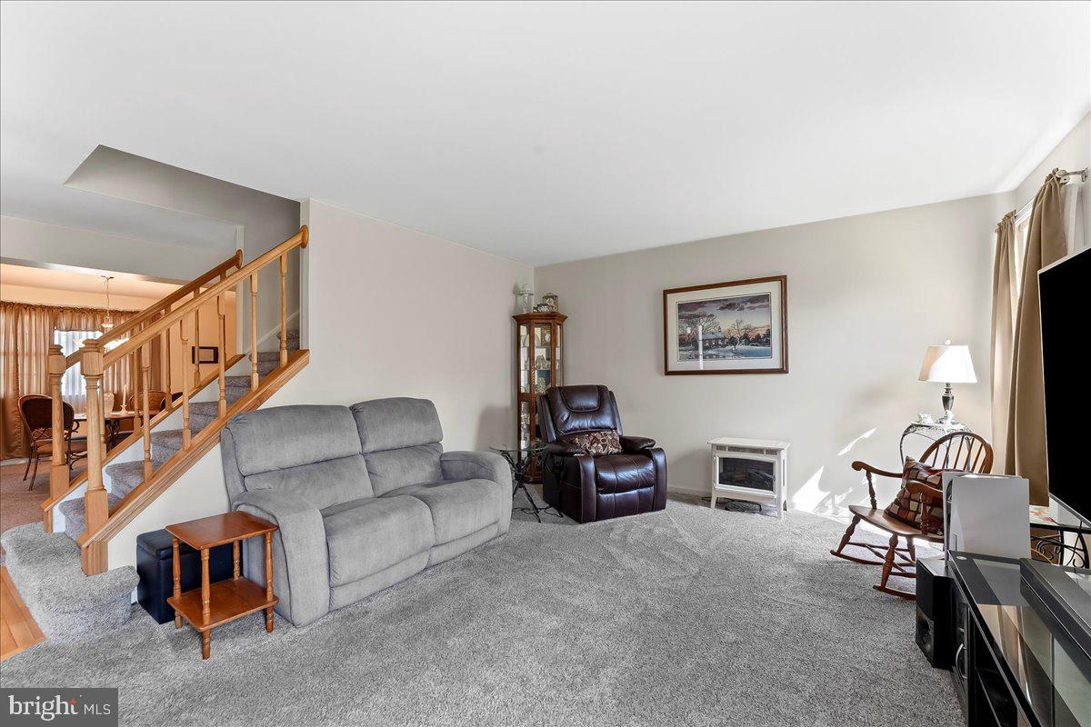 735 W GLENVIEW DRIVE