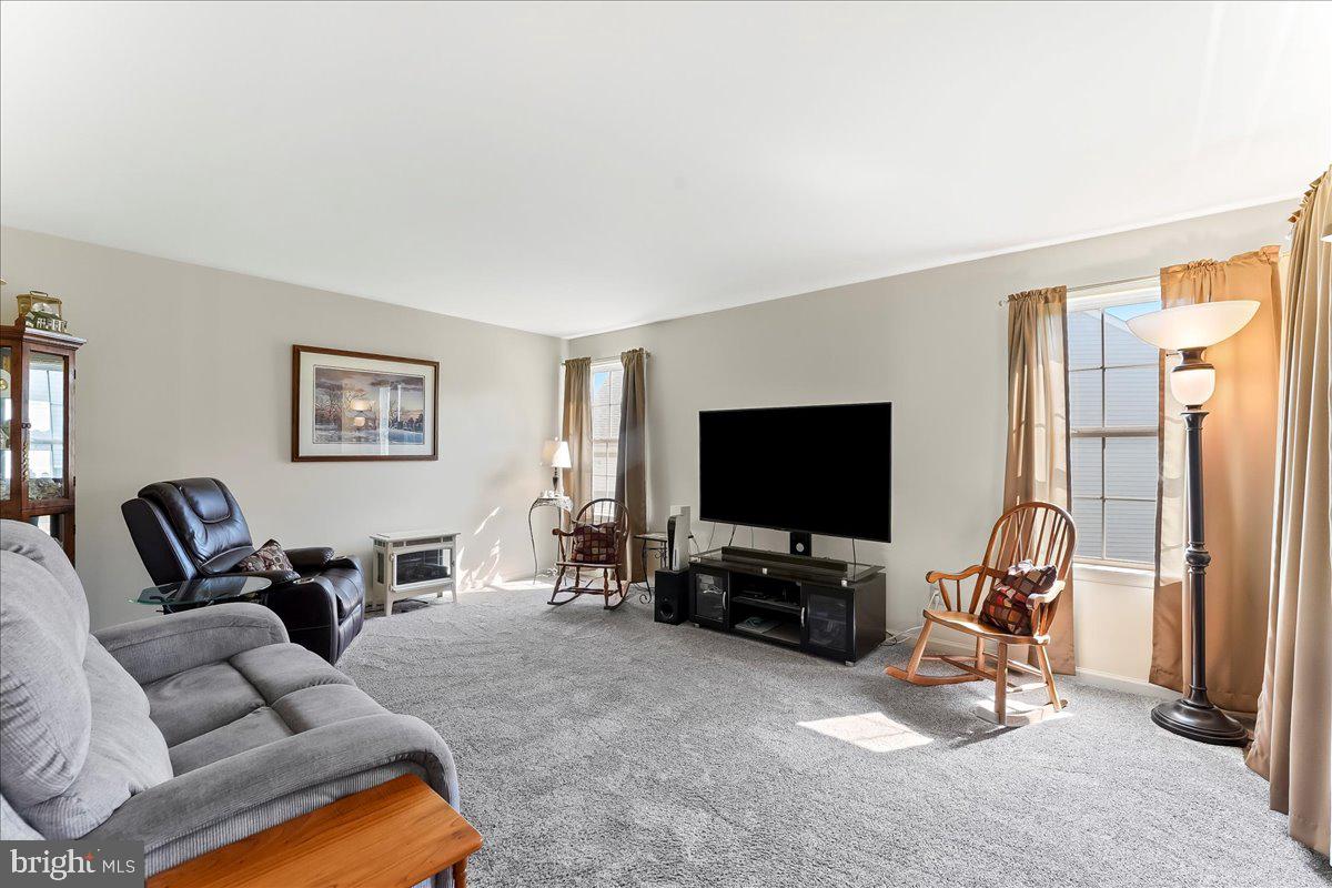 735 W GLENVIEW DRIVE
