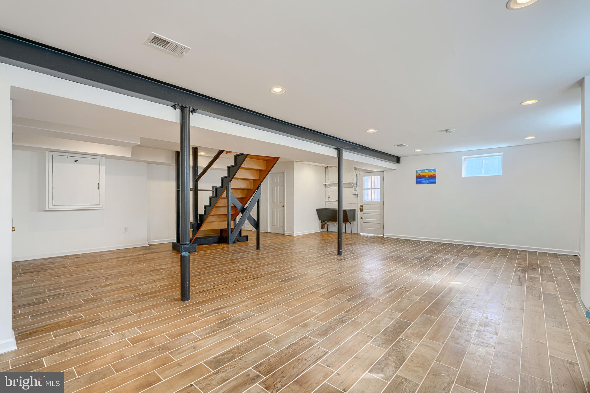 COLLEGE PARK - Residential