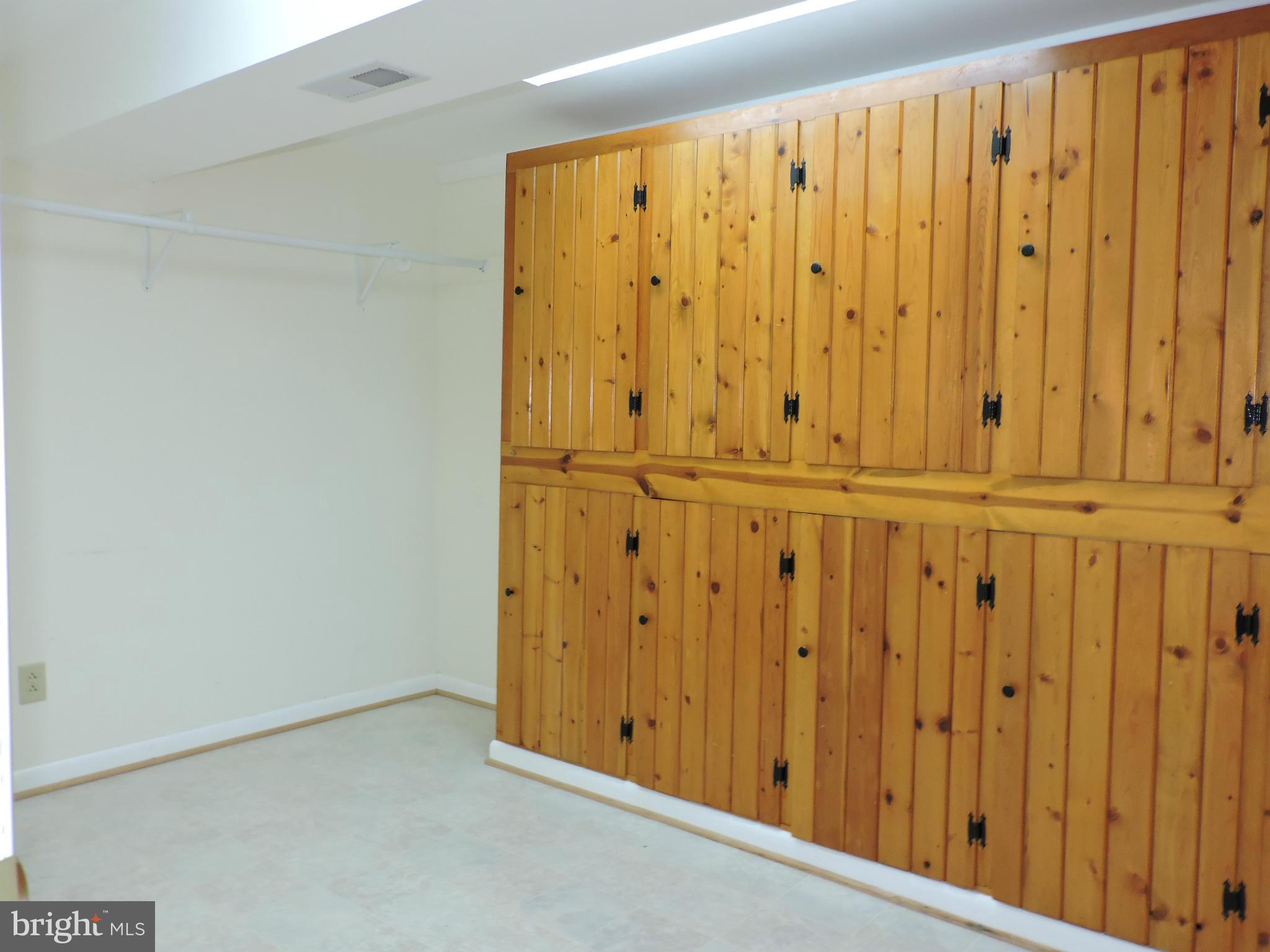 LAKE RIDGE/PROMONTRY OAK - Residential Lease