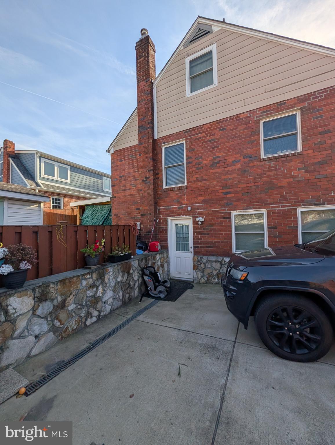 15 LEADBEATER STREET