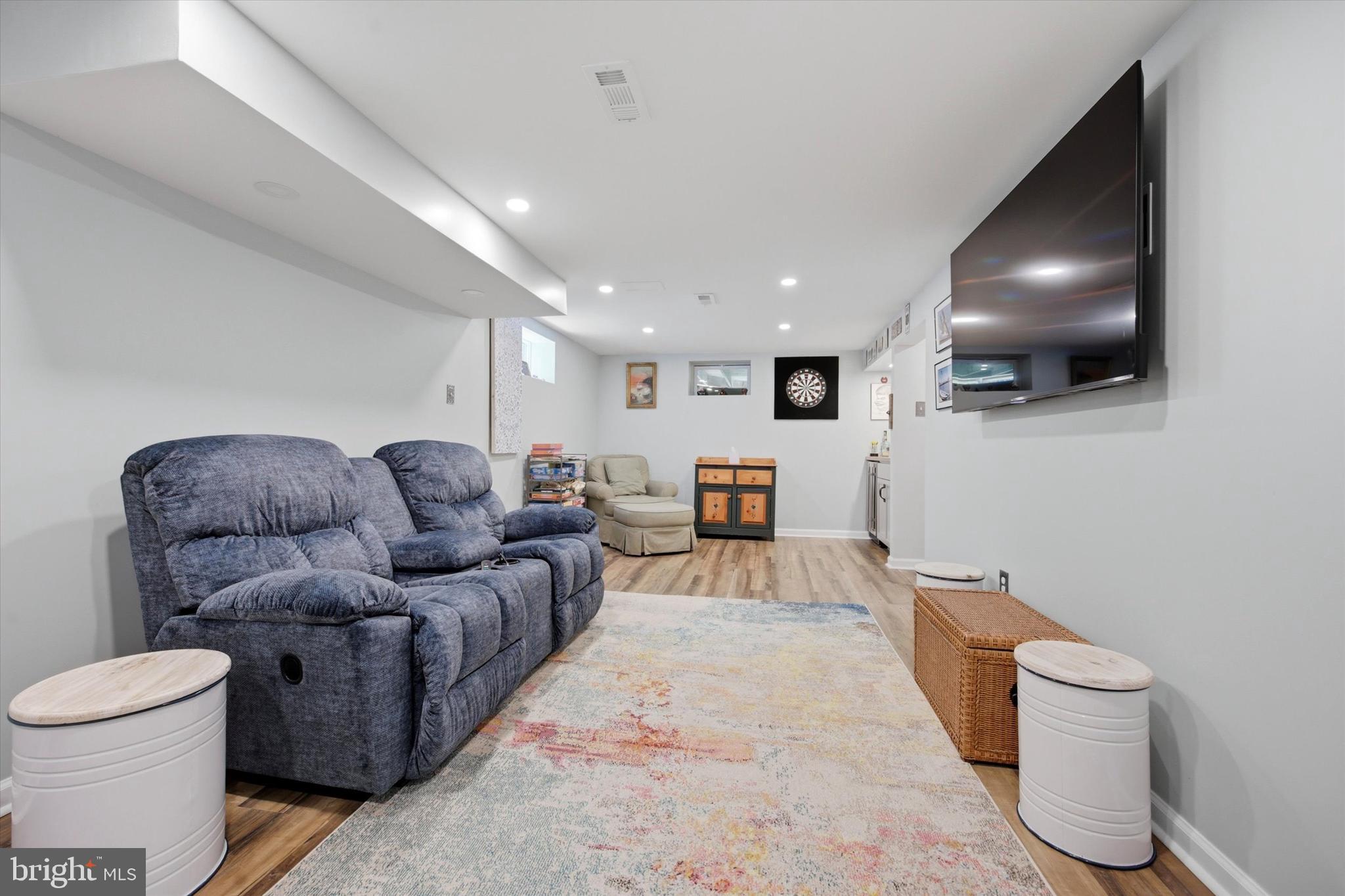 LARCHMONT - Residential