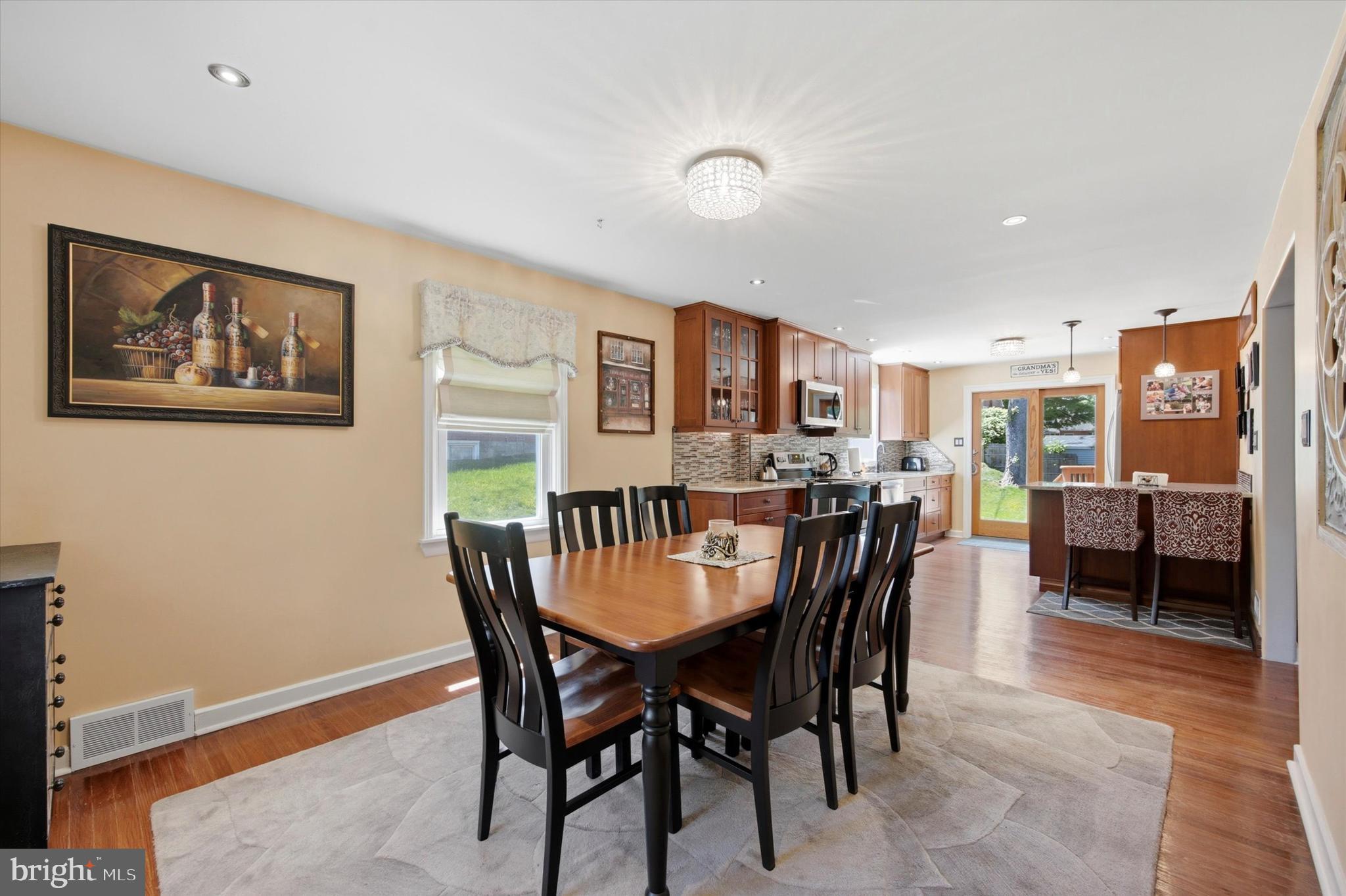 LARCHMONT - Residential