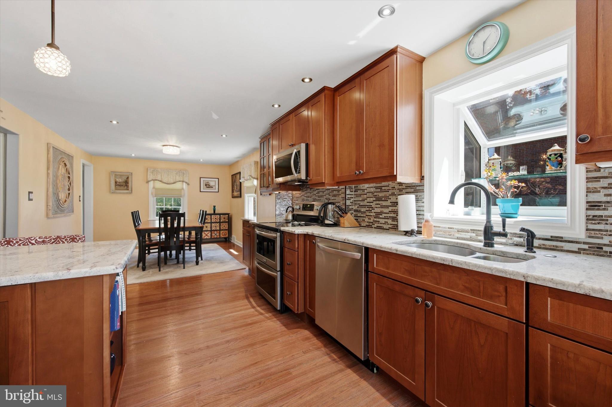 LARCHMONT - Residential