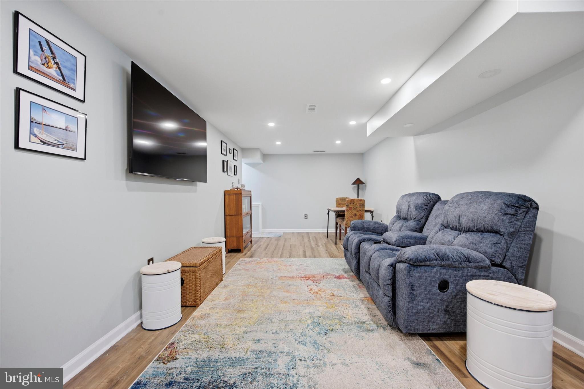 LARCHMONT - Residential