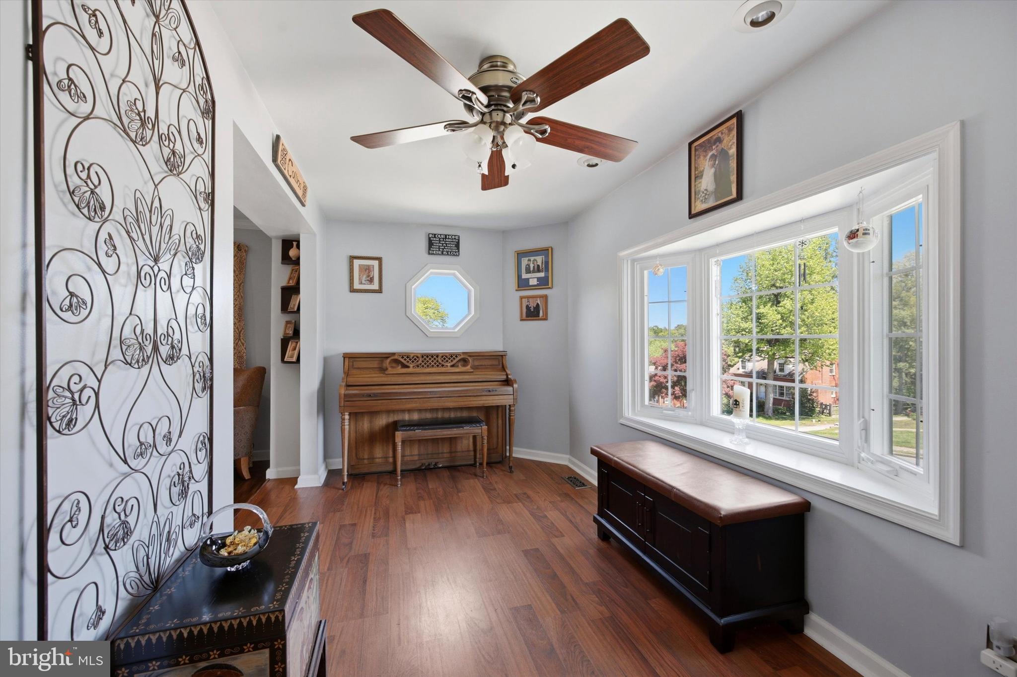 LARCHMONT - Residential