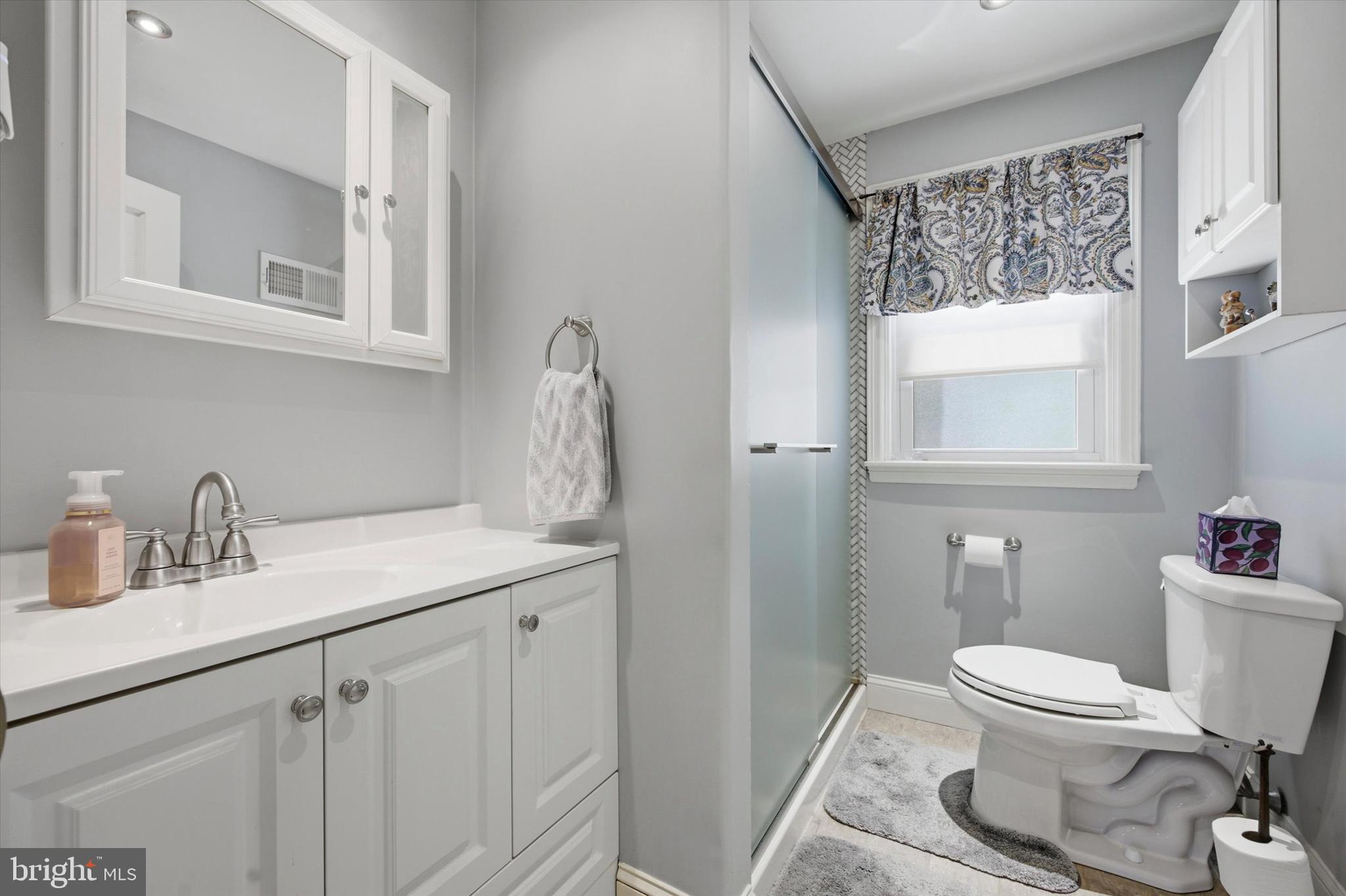 LARCHMONT - Residential