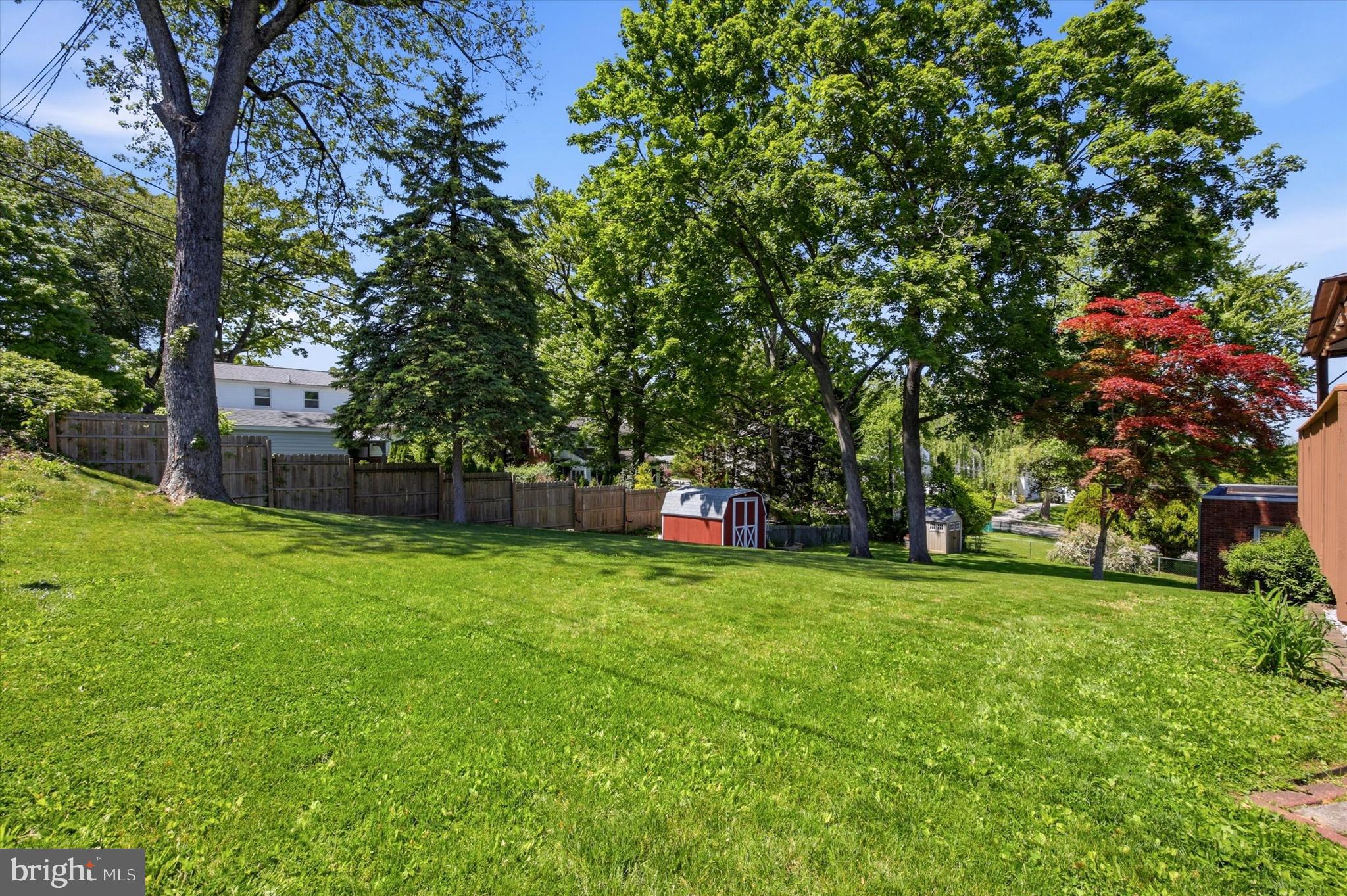 LARCHMONT - Residential