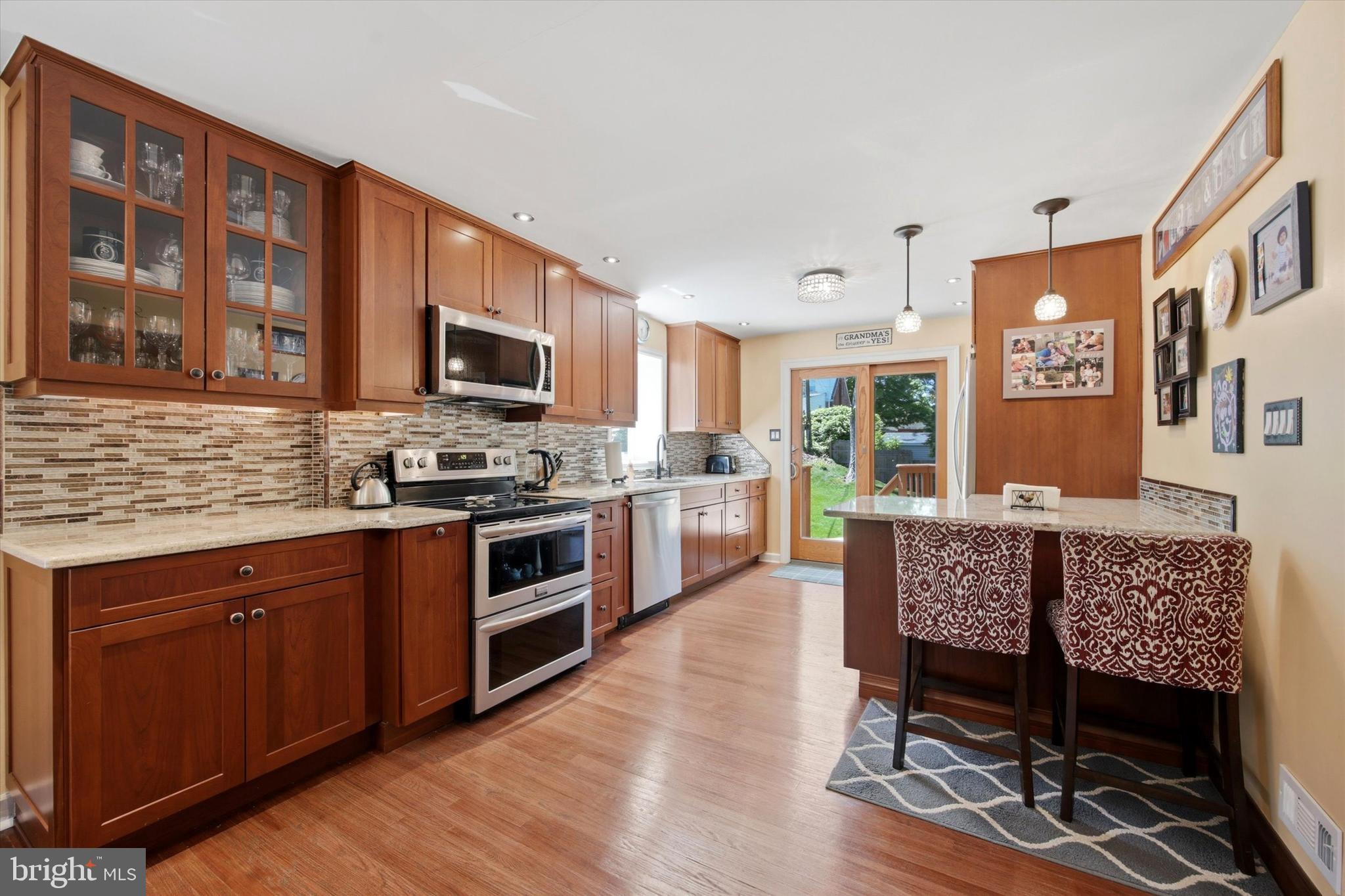 LARCHMONT - Residential