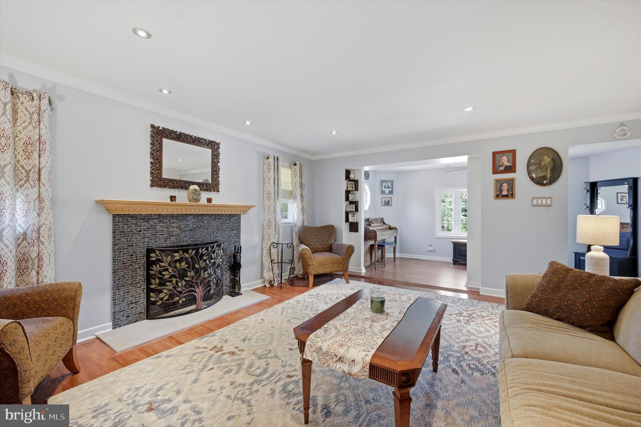 LARCHMONT - Residential
