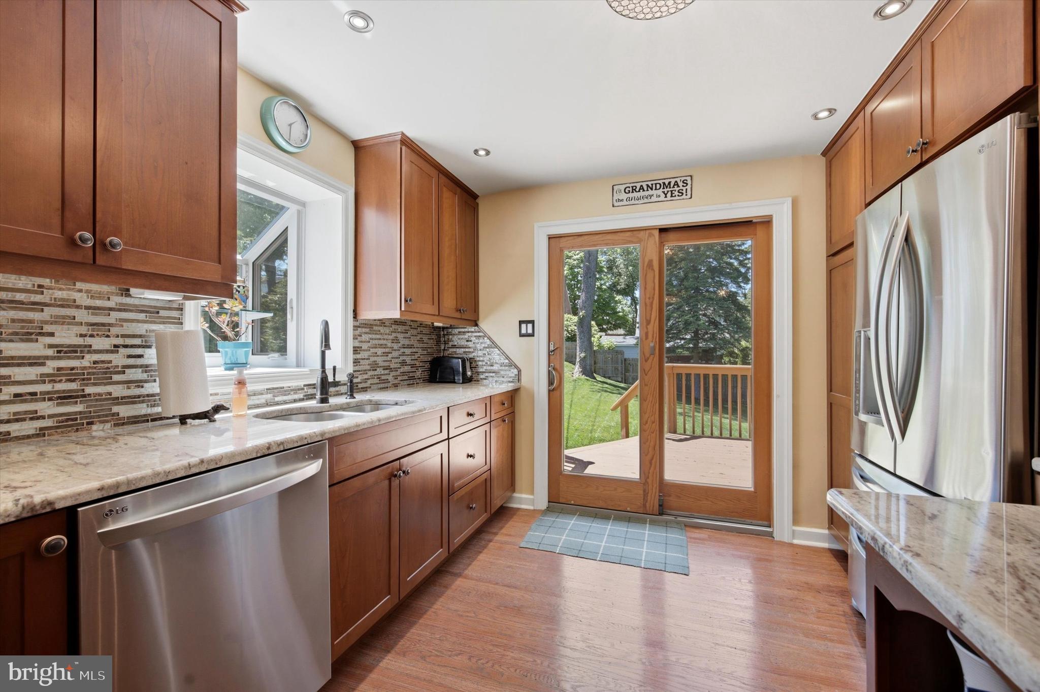 LARCHMONT - Residential