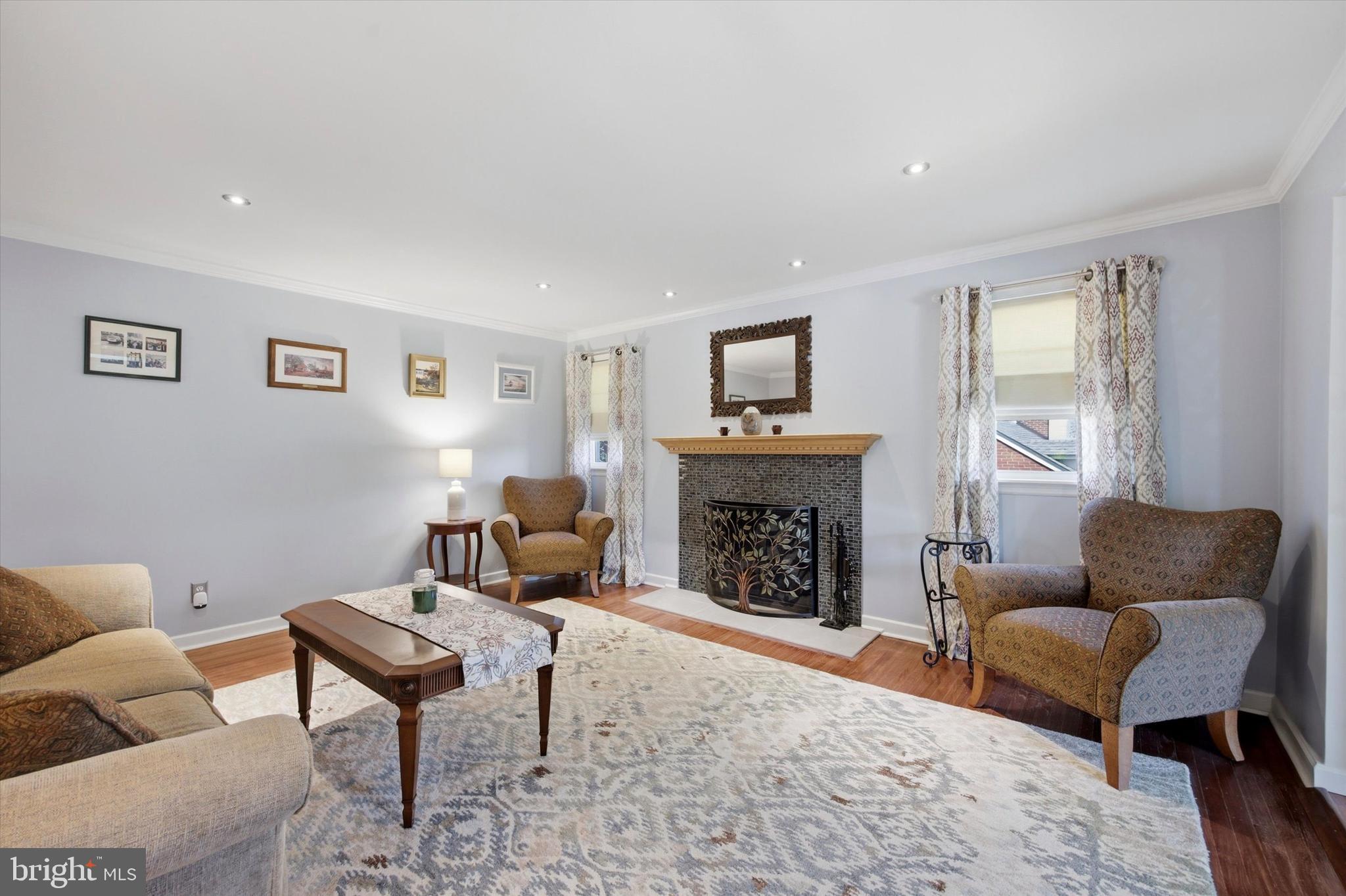 LARCHMONT - Residential