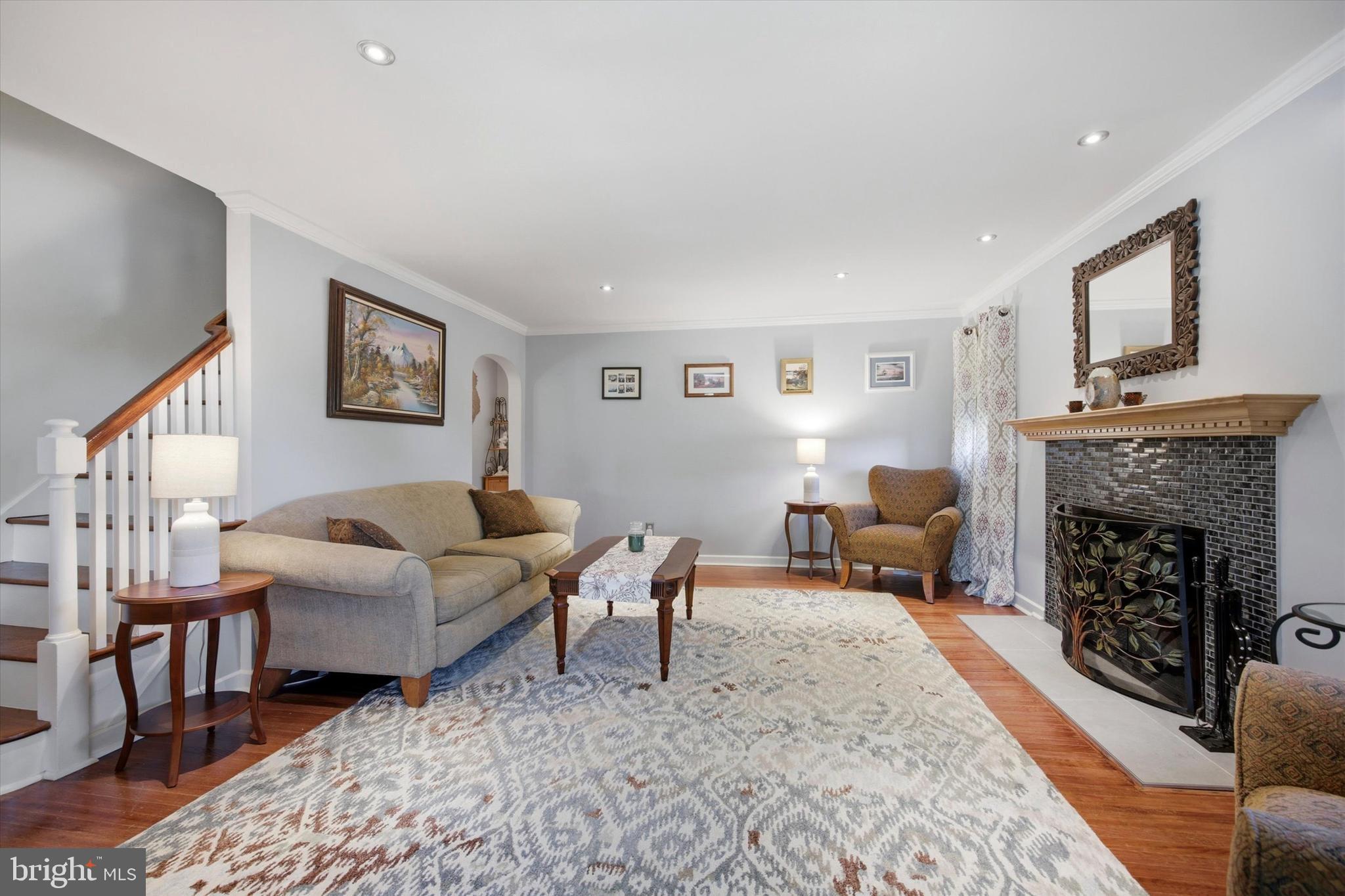 LARCHMONT - Residential