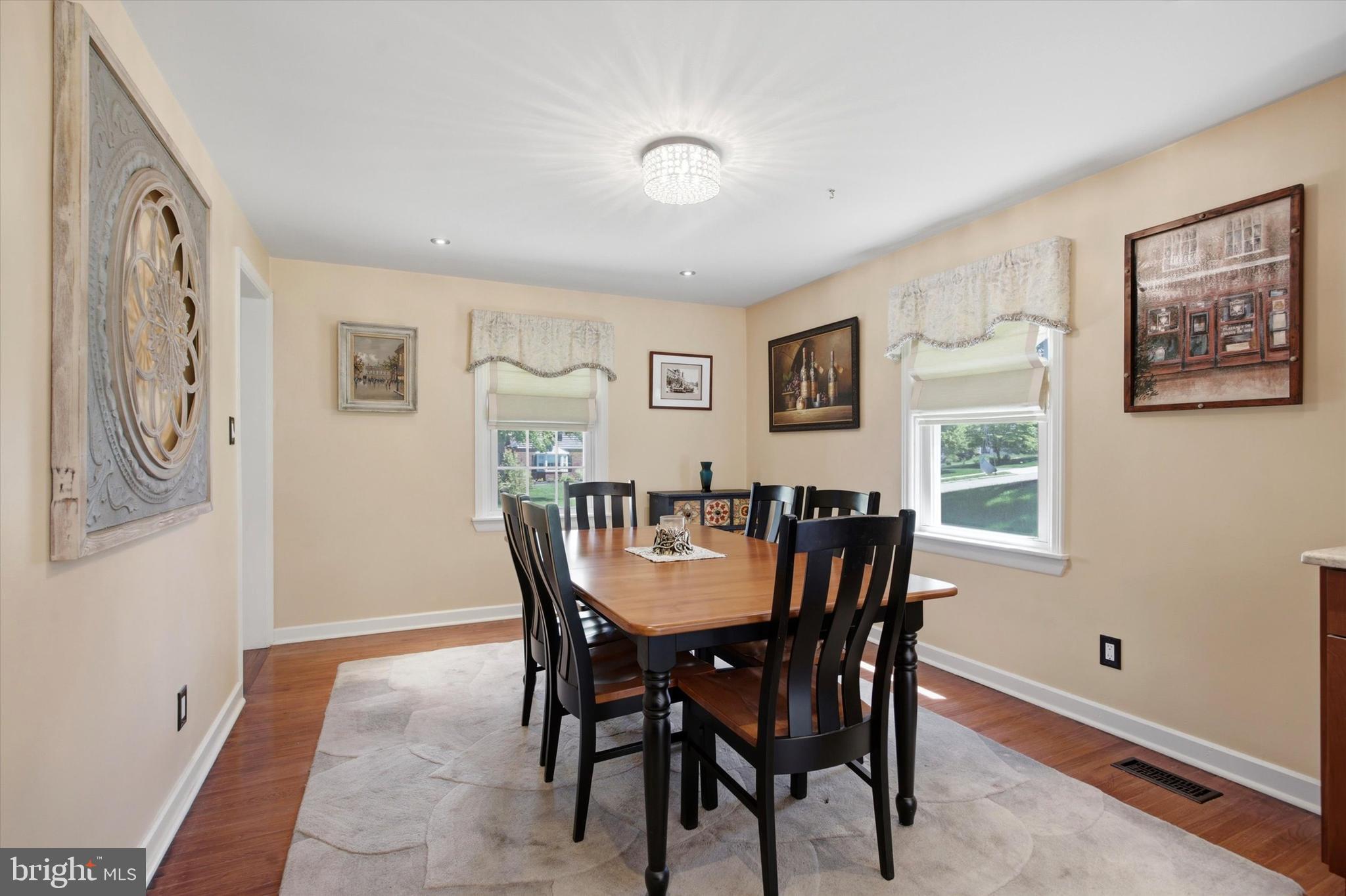 LARCHMONT - Residential