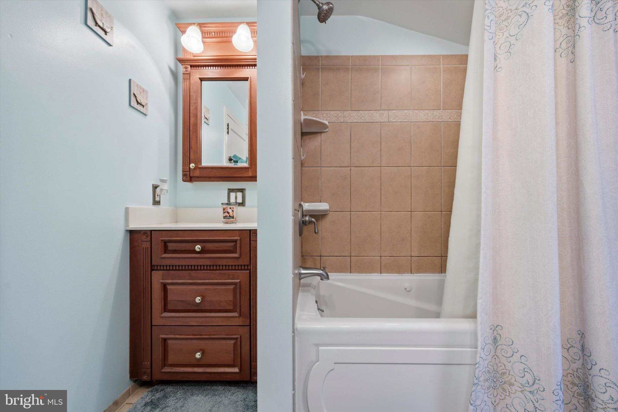 LARCHMONT - Residential